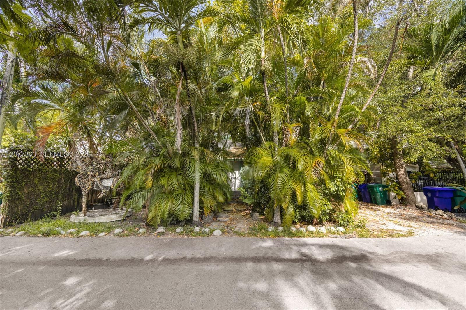 2952 Louise St — Photo 4