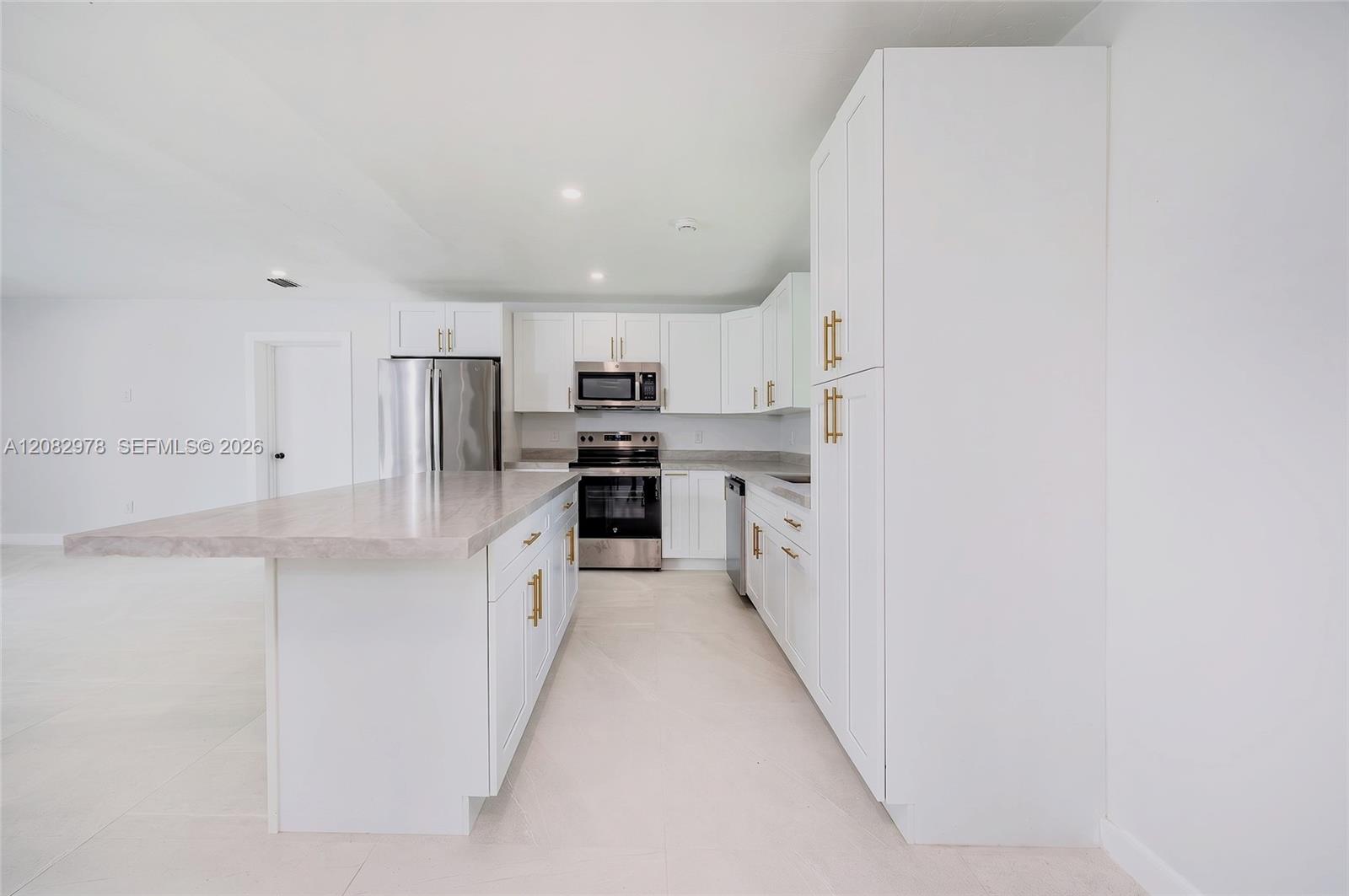 10441 SW 46th Ter — Photo 5