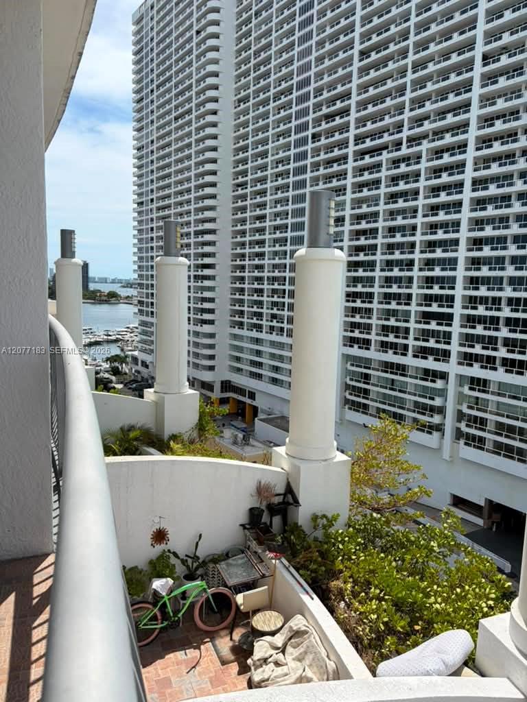 1750 N Bayshore Dr # 1216 — Photo 3
