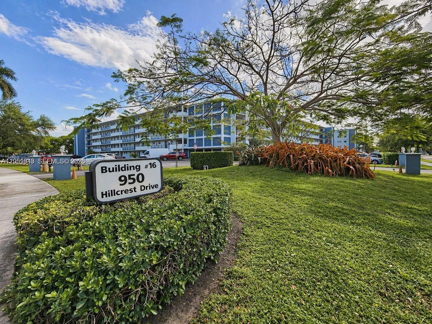 950 Hillcrest Dr # 102, Hollywood FL 33021