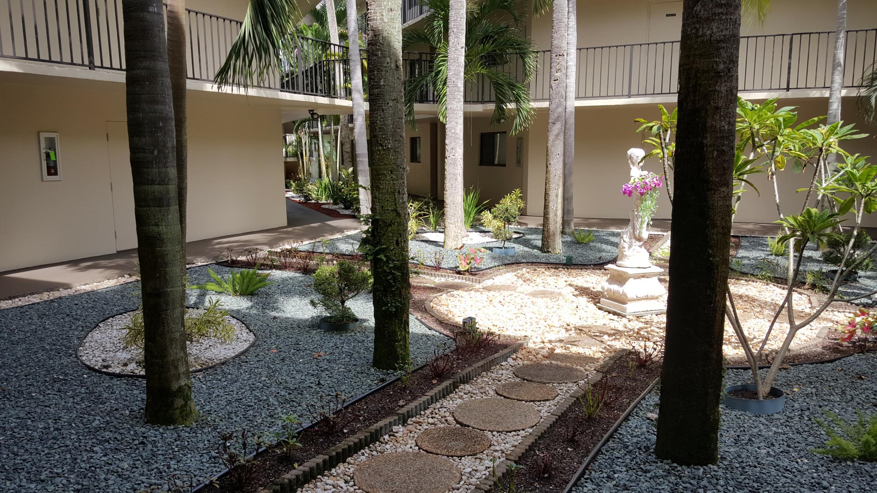 5130 Las Verdes Circle # 301 — Photo 2