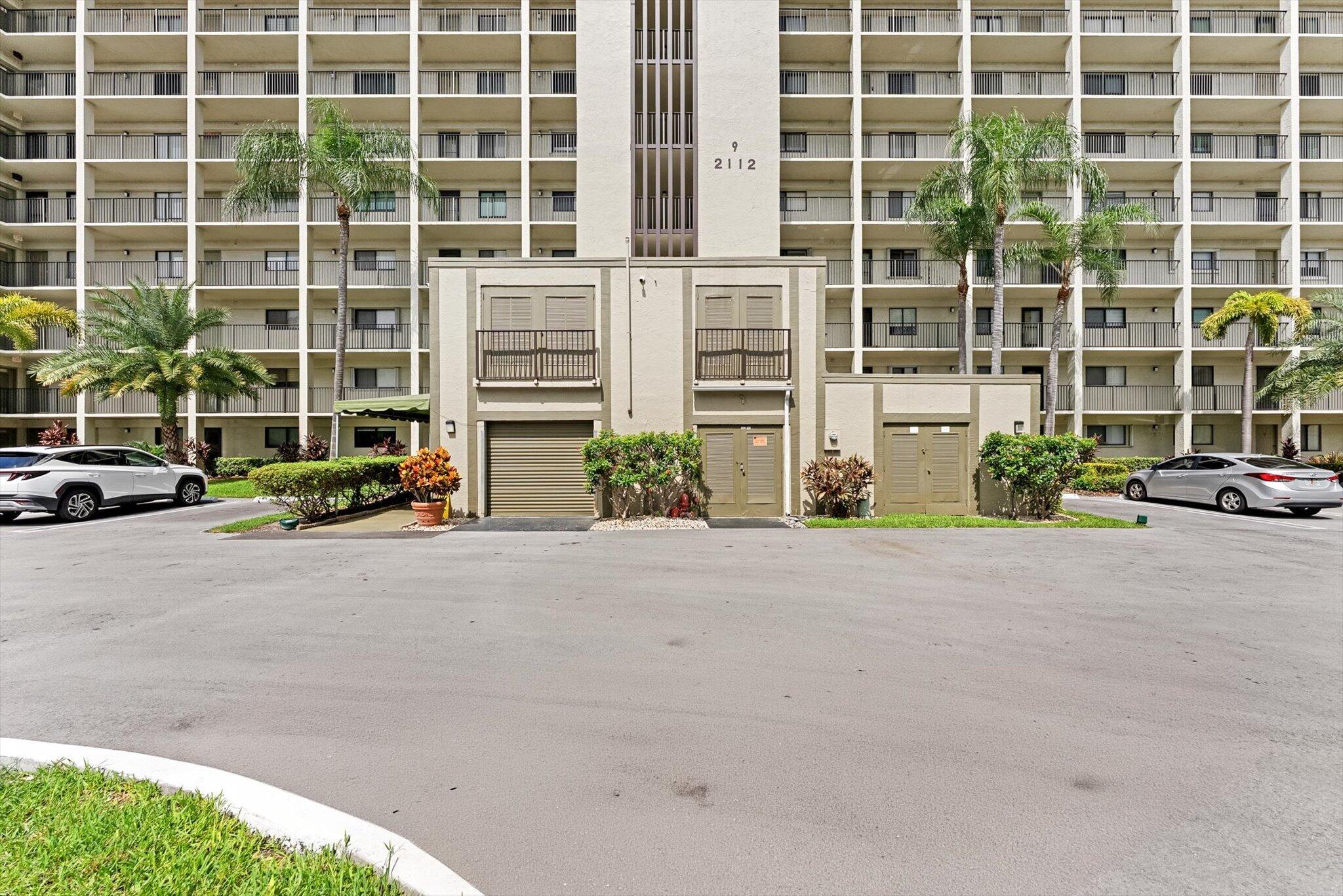 2112 S CYPRESS BEND Drive # 607 — Photo 3