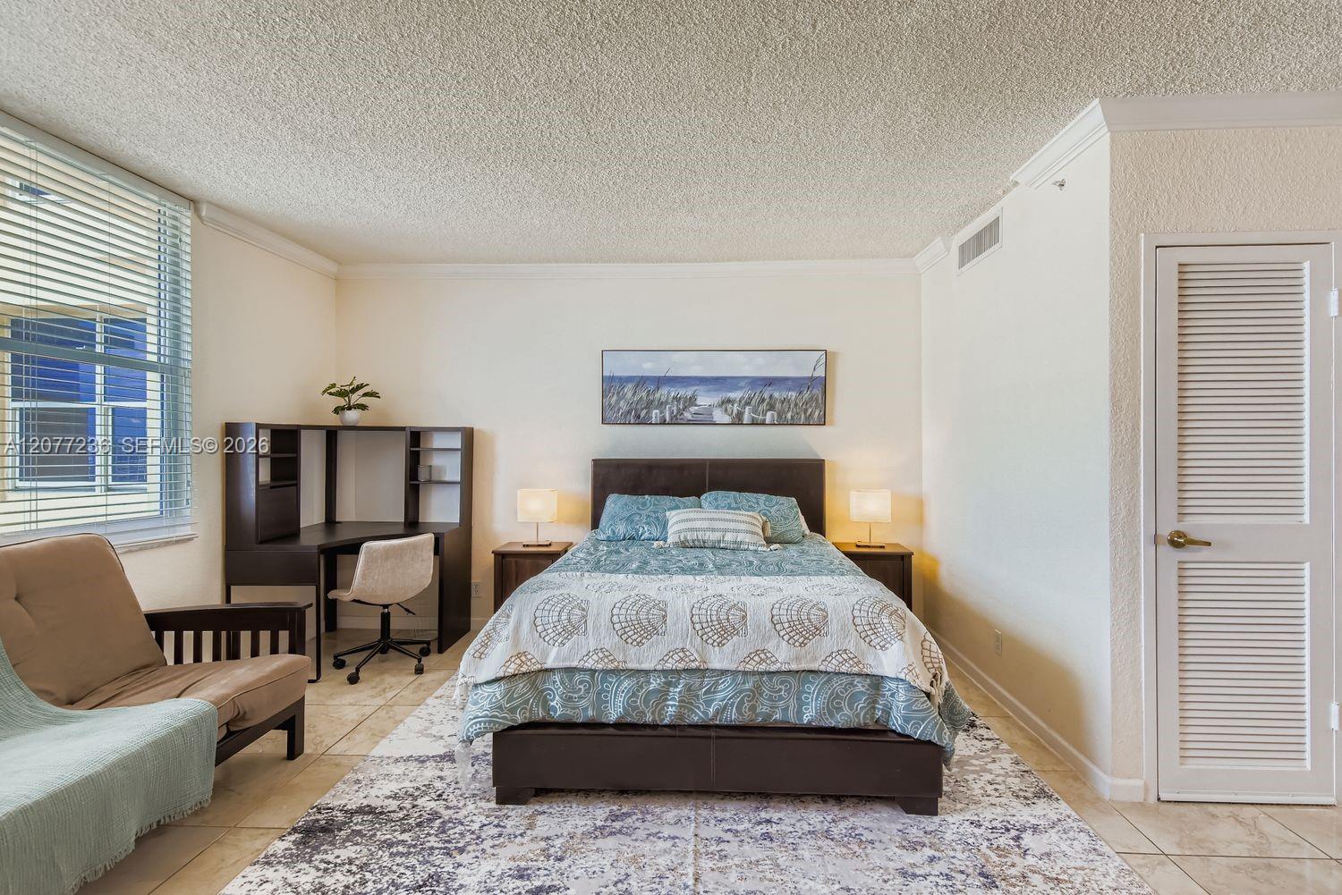 2501 S Ocean Dr — Photo 2