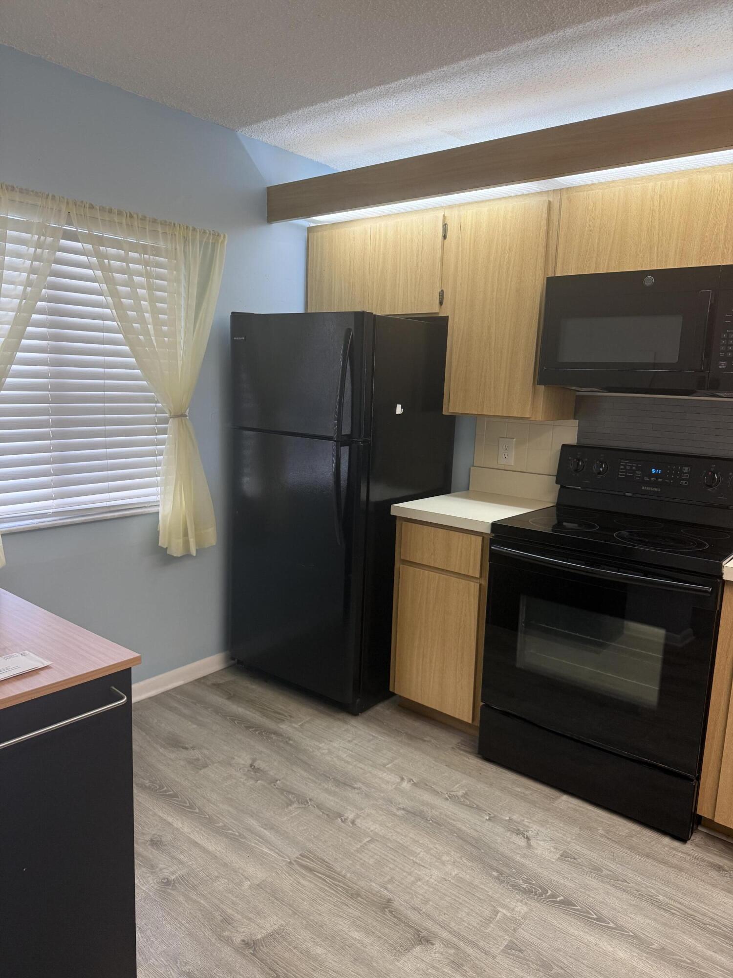101 OCEAN BLUFFS Boulevard # 402 — Photo 4