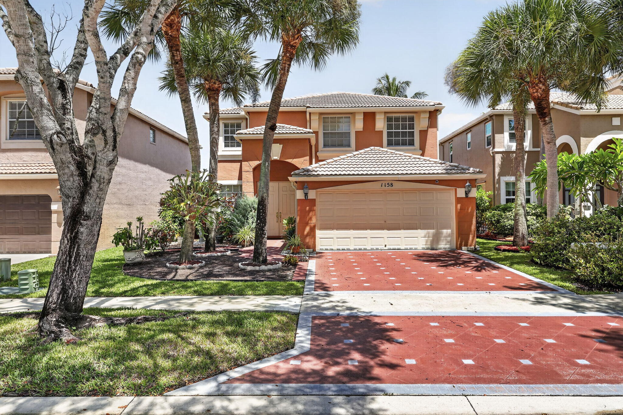1158 OAKWATER Drive — Photo 2