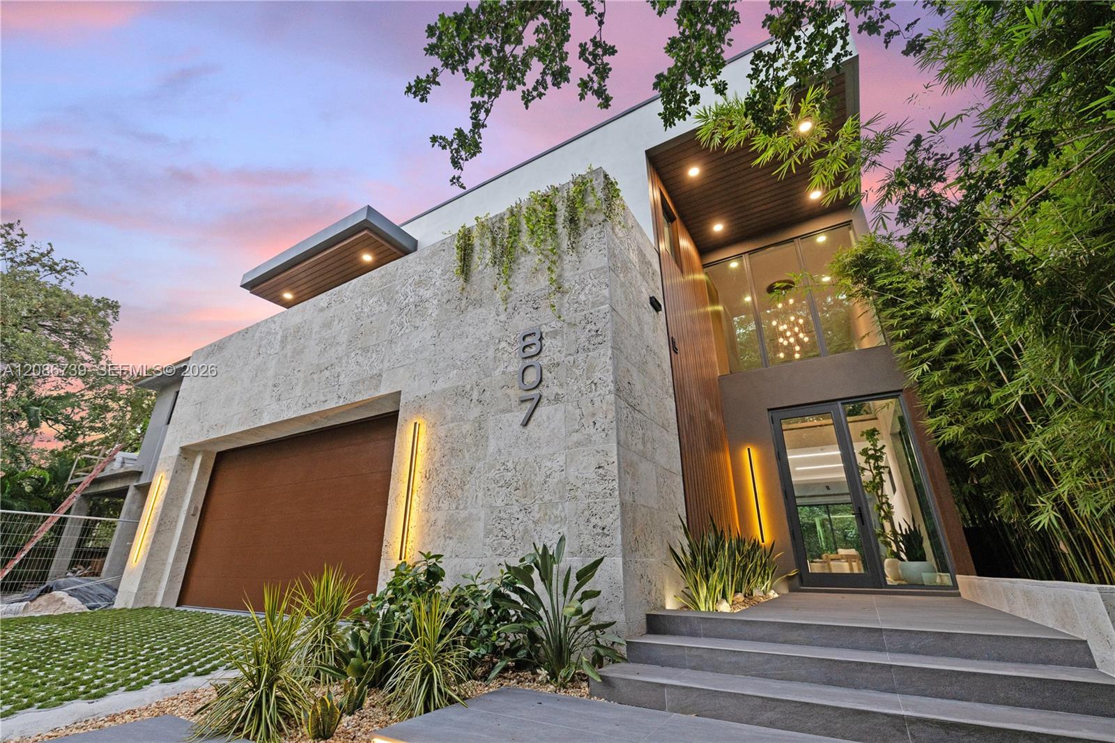 807 SW 12th Ave — Photo 2