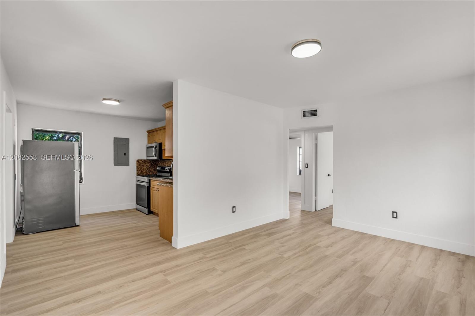 739 W 30th St — Photo 3