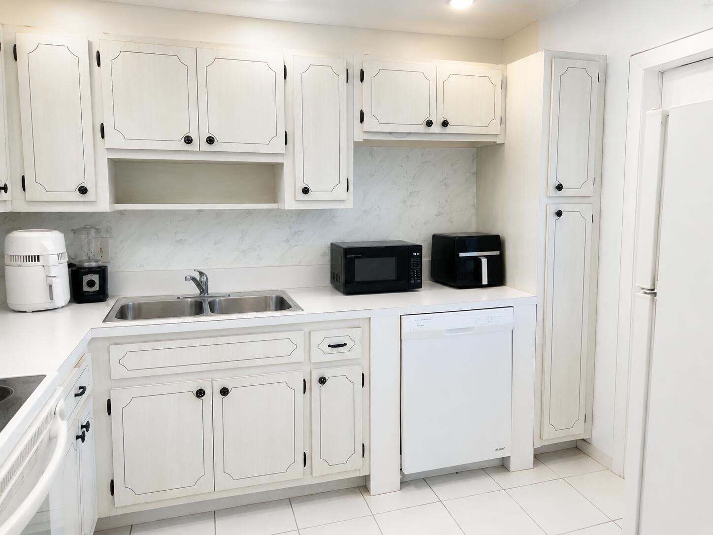 2200 Park Lane # 107 — Photo 5