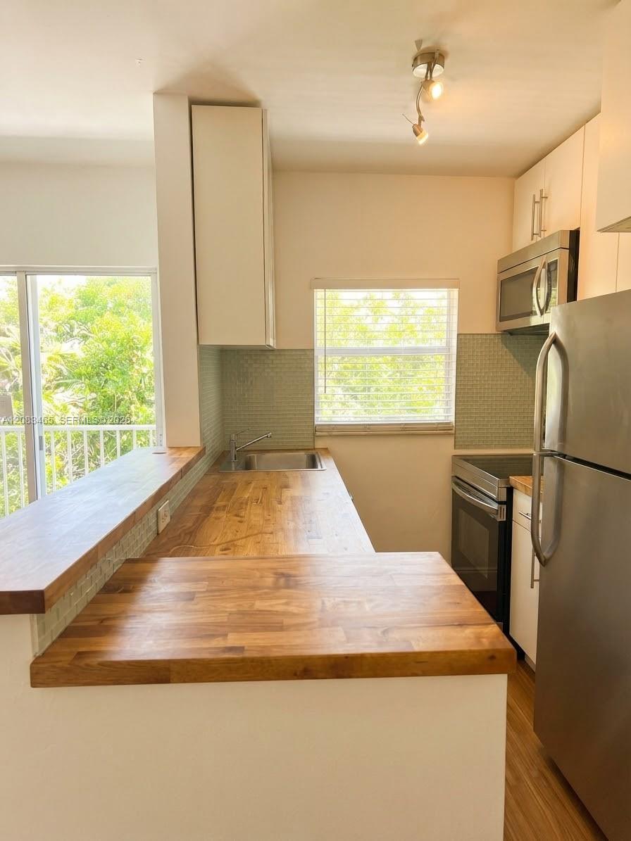 648 NE 80th St # 10 — Photo 3