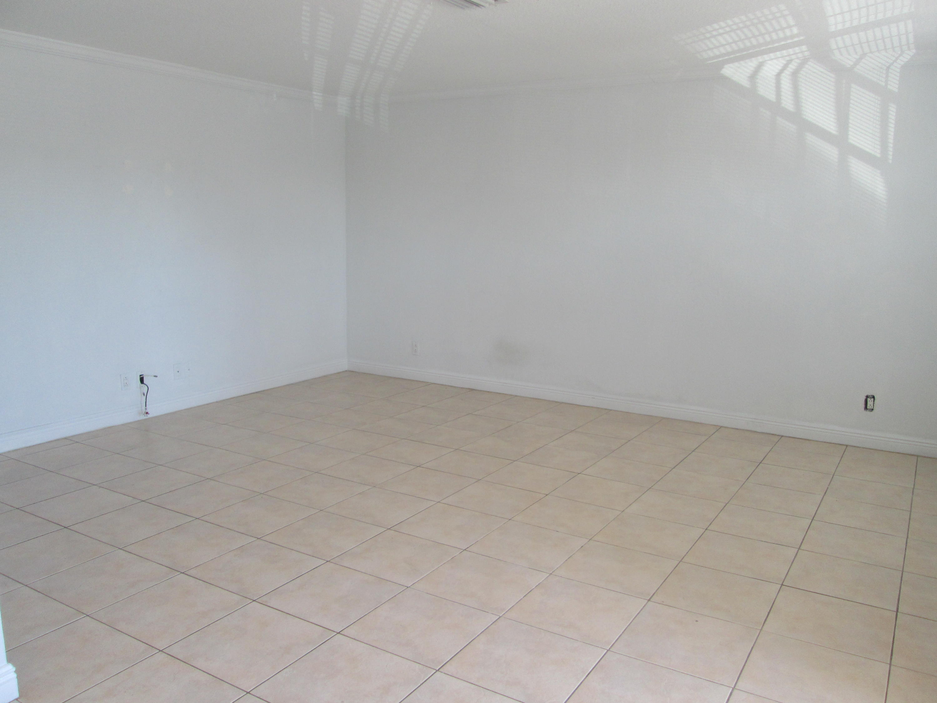 405 N Cypress Drive # 4 — Photo 4