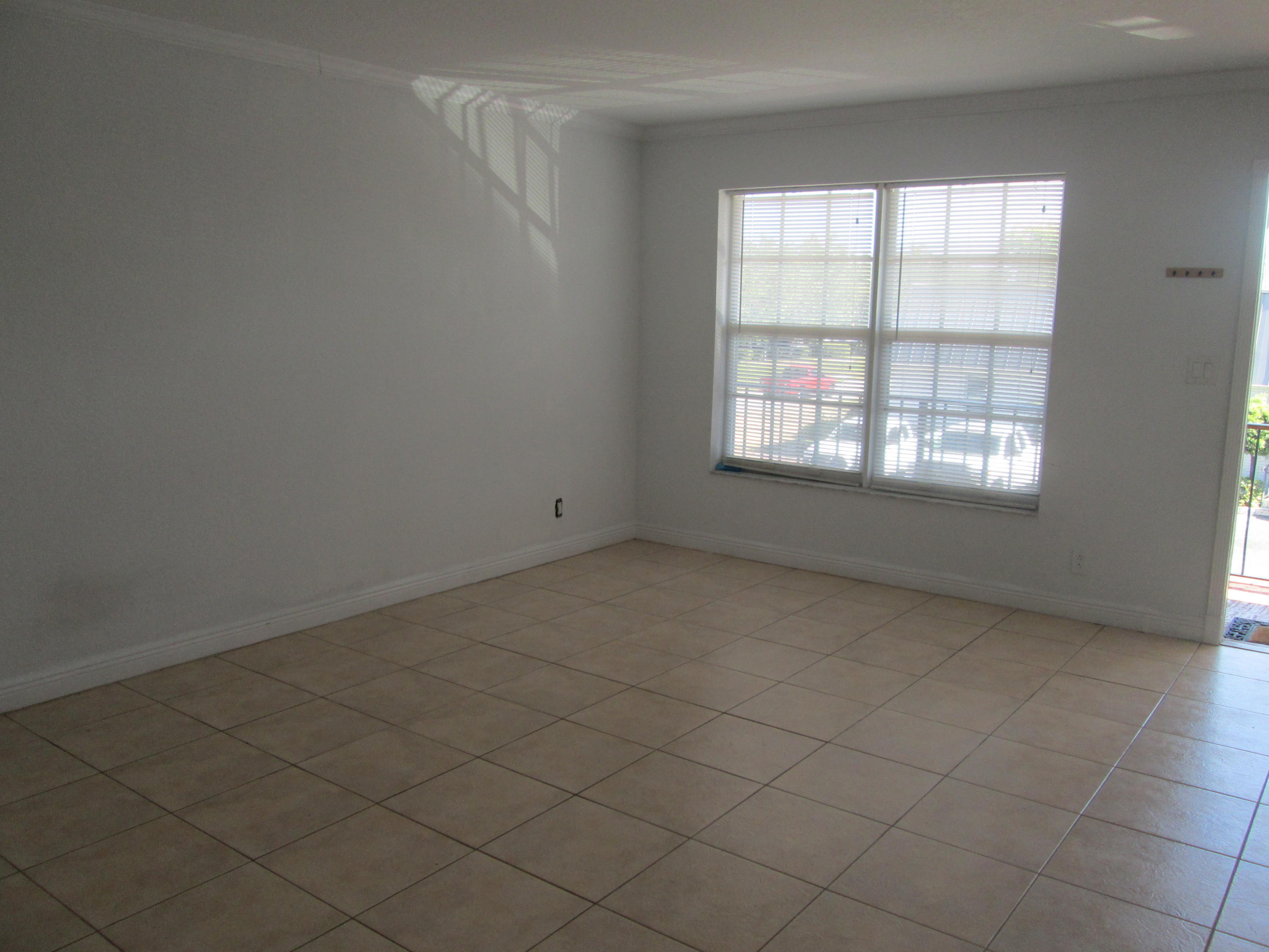 405 N Cypress Drive # 4 — Photo 3