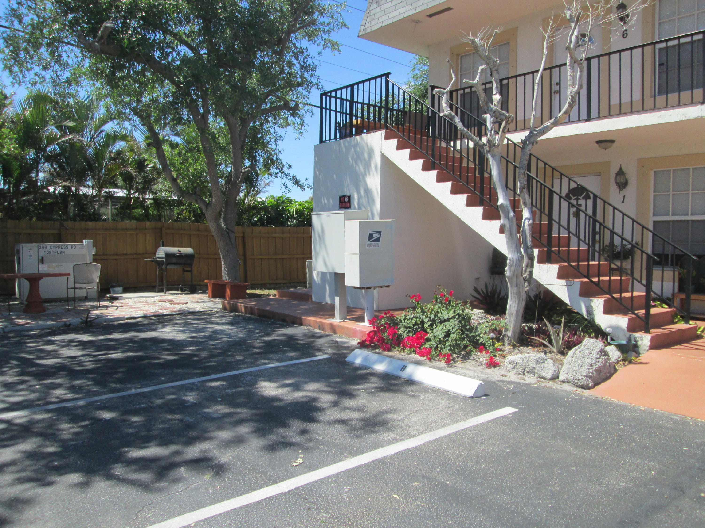 405 N Cypress Drive # 4 — Photo 2
