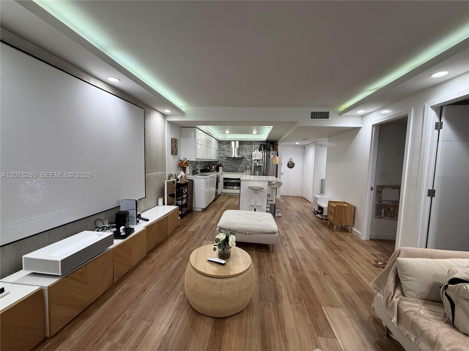 401 Ocean Dr # 325 — Photo 2