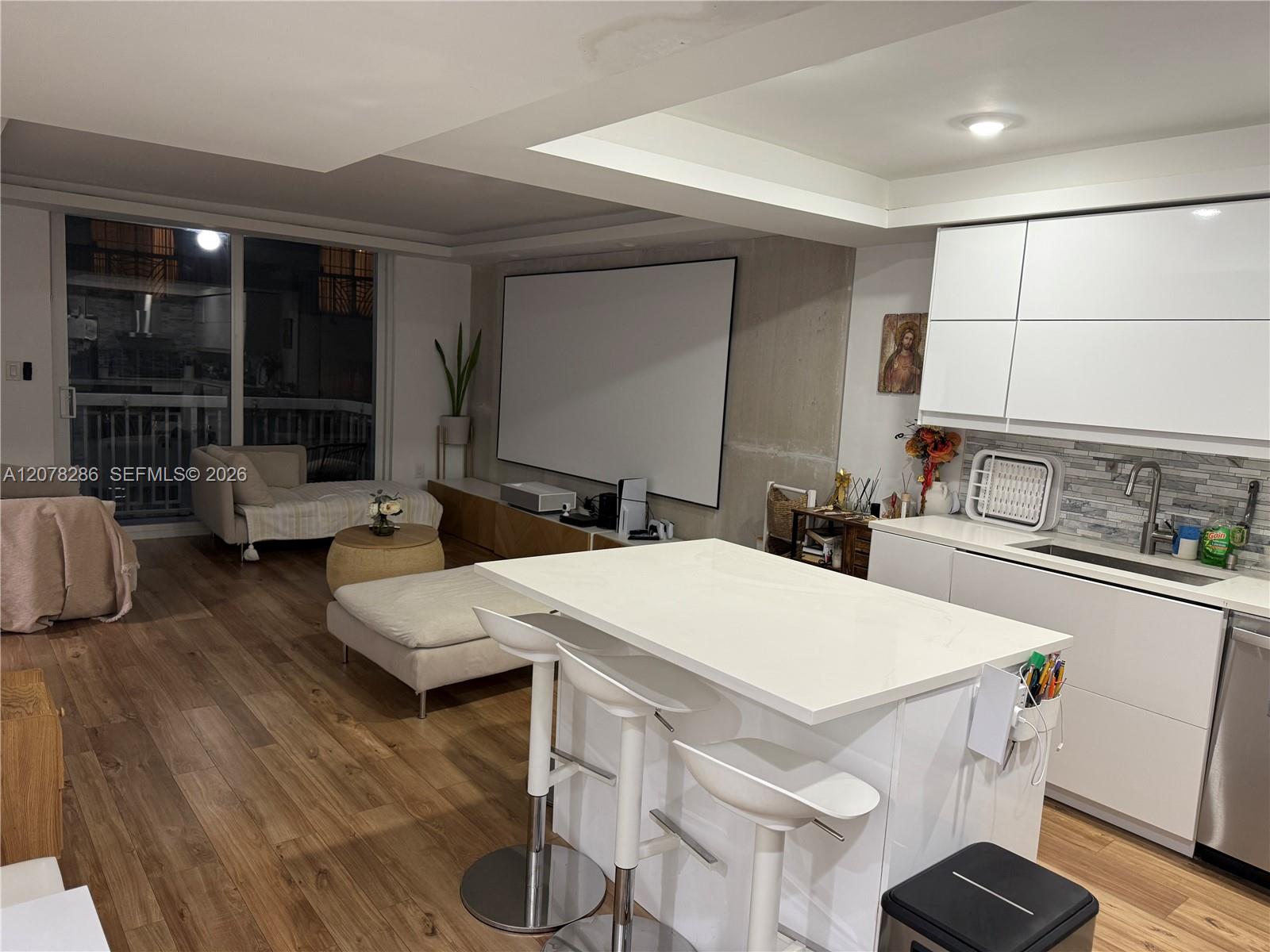 401 Ocean Dr # 325 — Photo 3