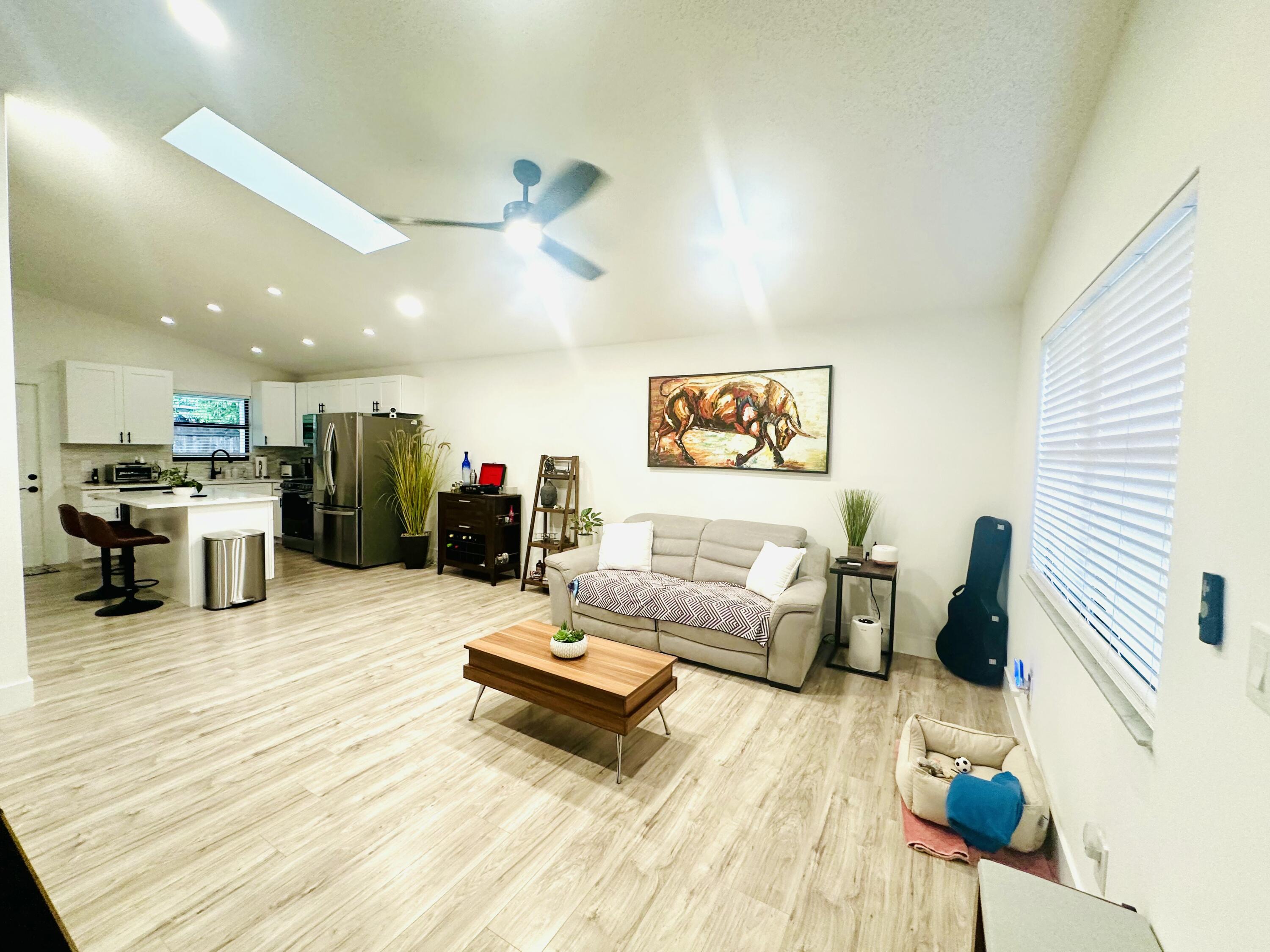 8715 SOL Terrace — Photo 4