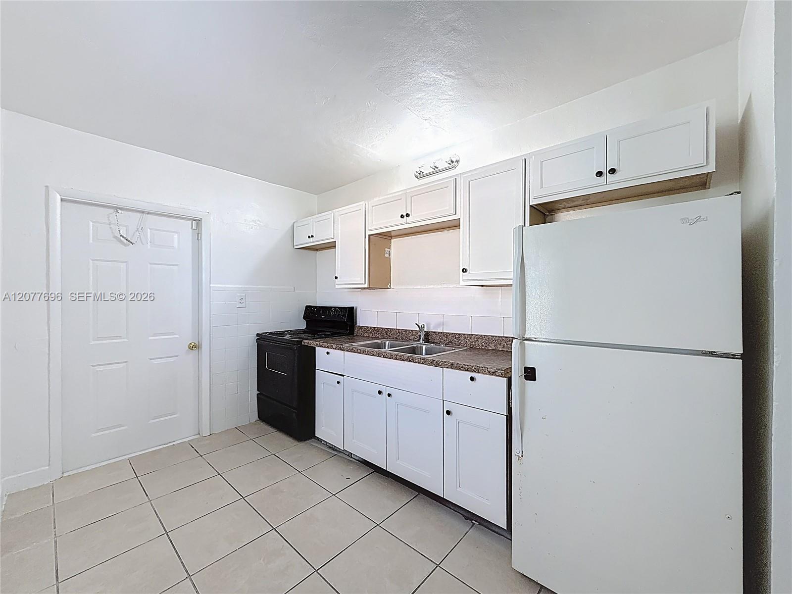 2419 NW 6th Ct — Photo 4