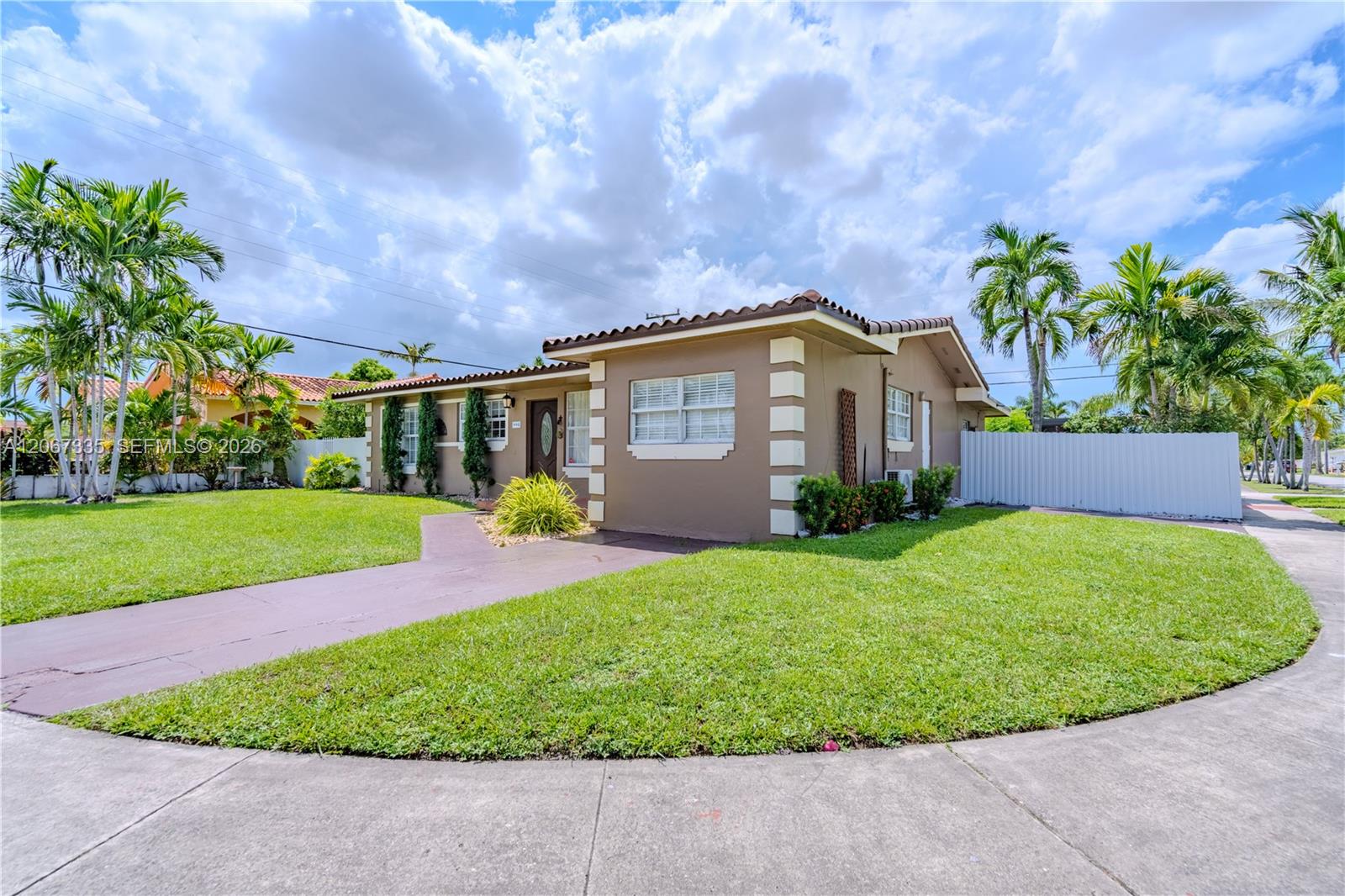 990 W 56th St, Hialeah FL 33012