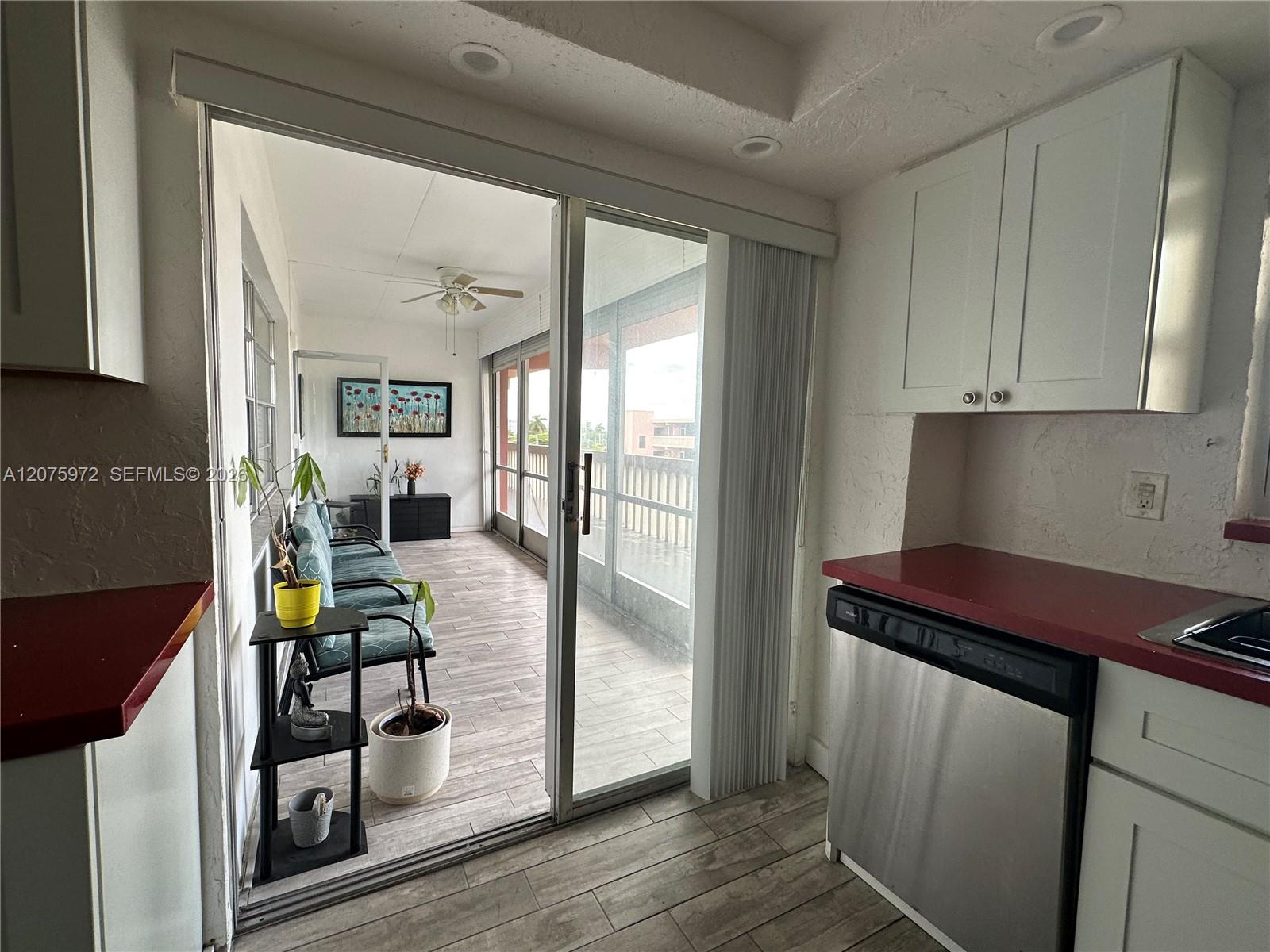 180 NE 12th Ave # 17E — Photo 2