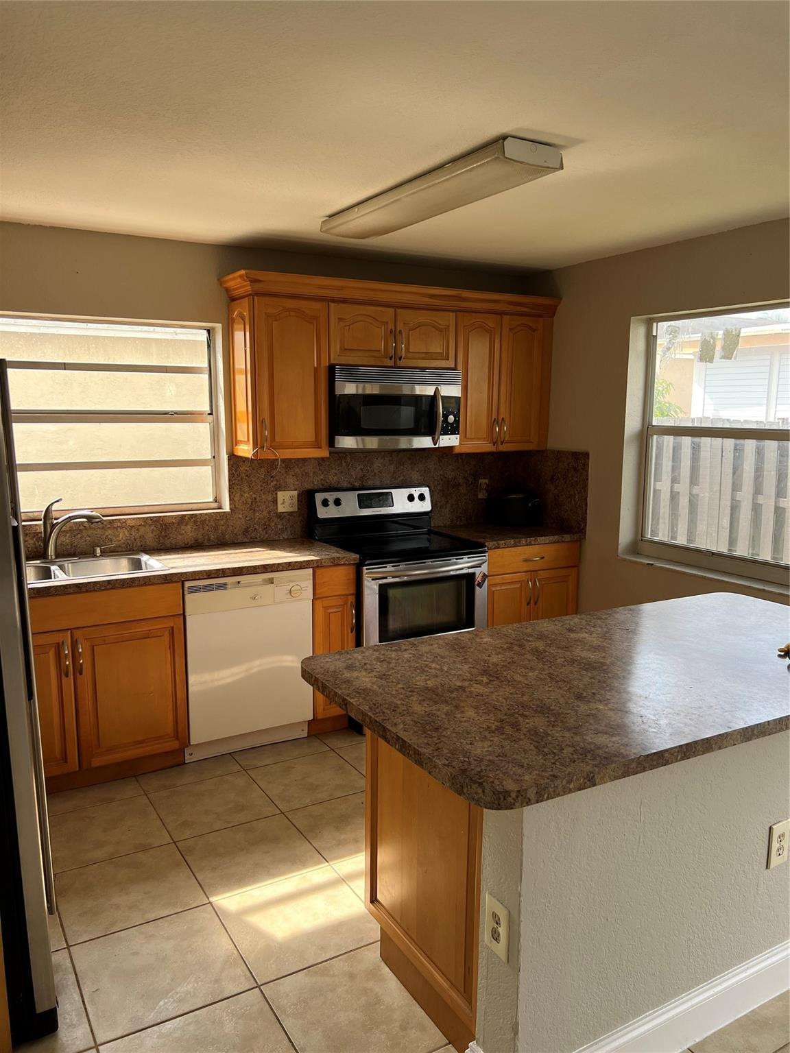 8265 NW 192nd Terrace — Photo 3
