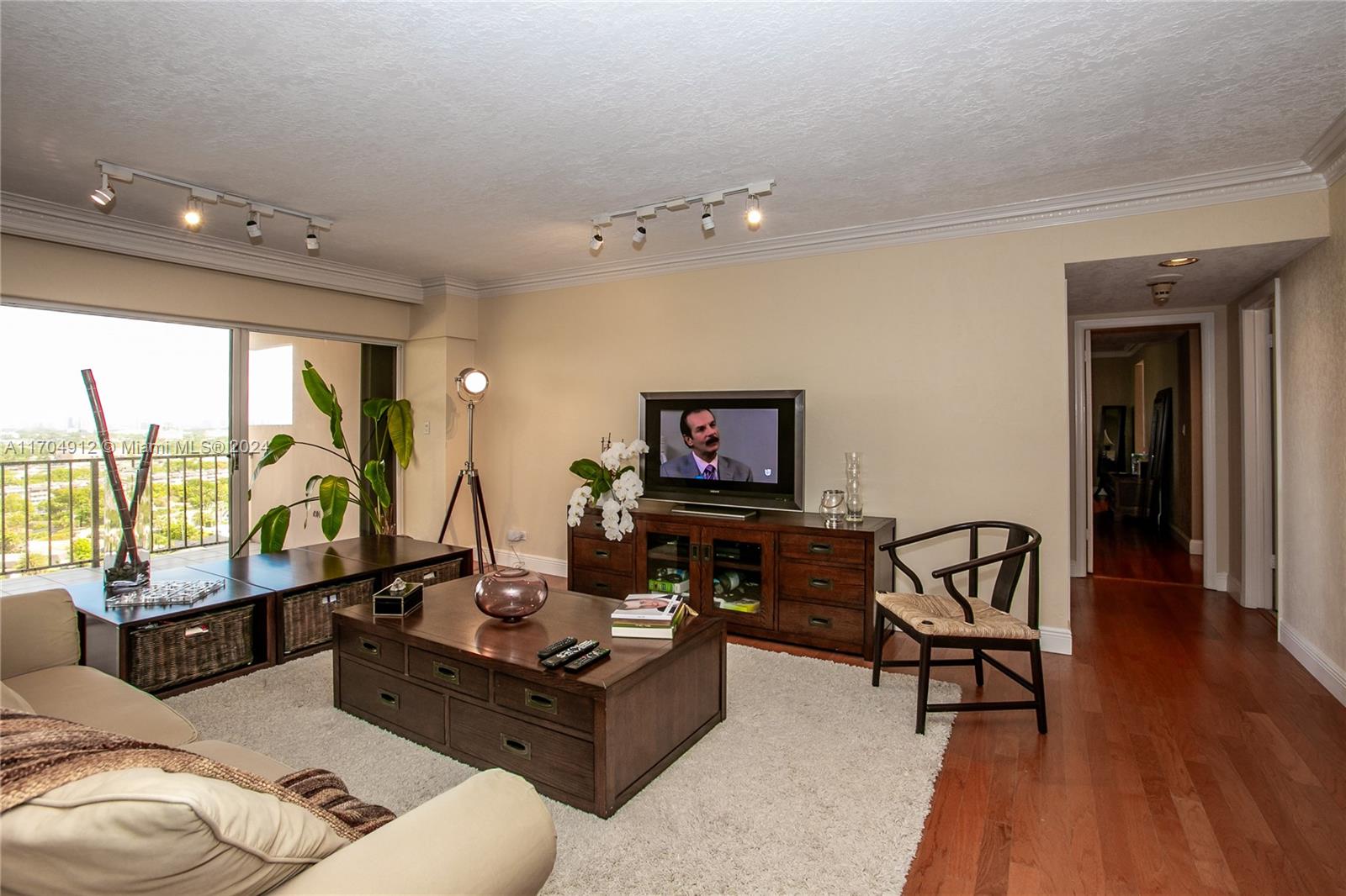 1800 NE 114th St # 1911 — Photo 5