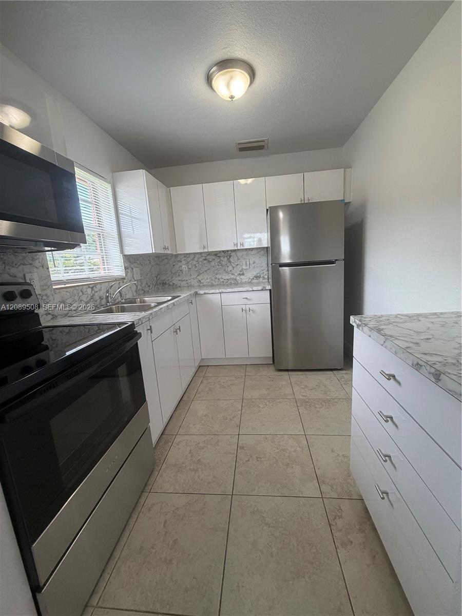 16400 NW 41st Ave — Photo 2