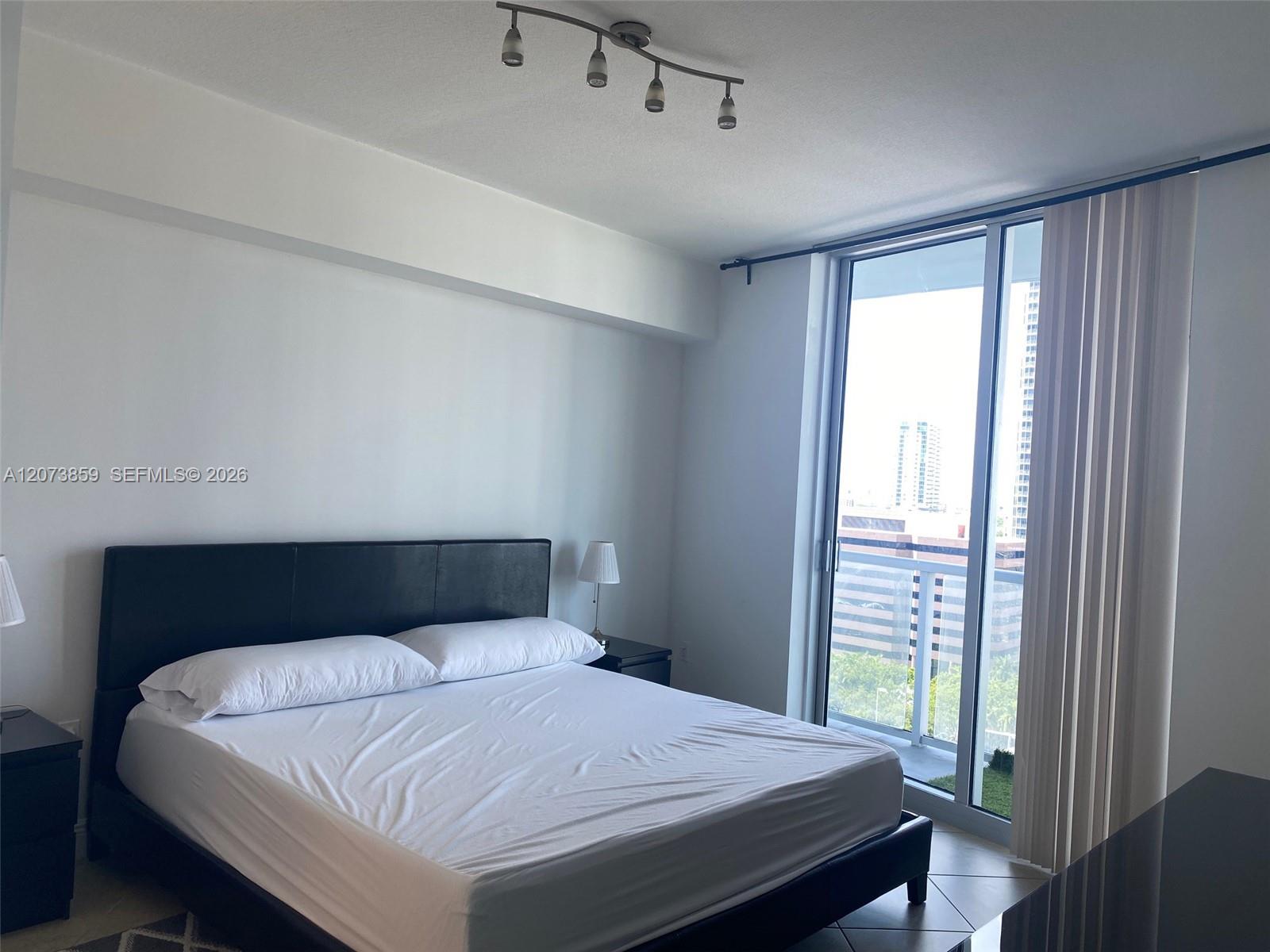 185 SW 7th St # 1607 — Photo 4