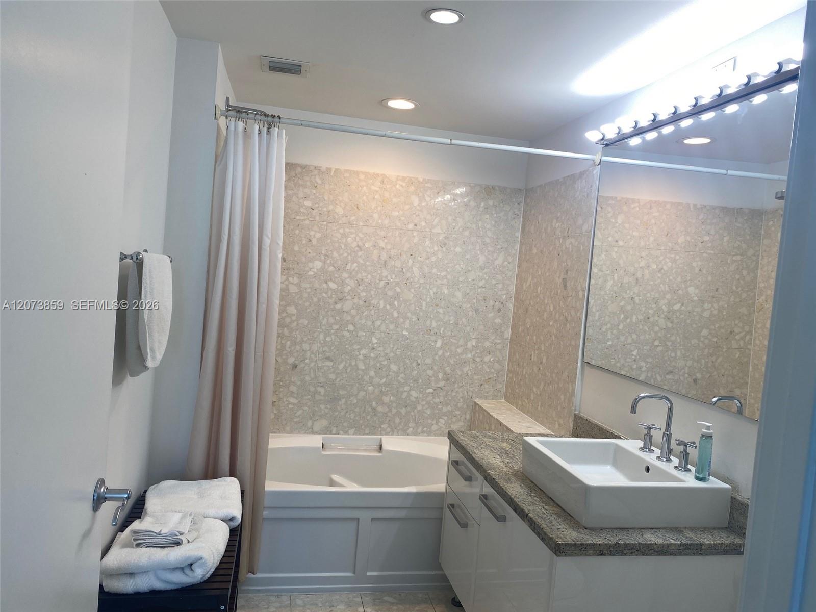 185 SW 7th St # 1607 — Photo 5