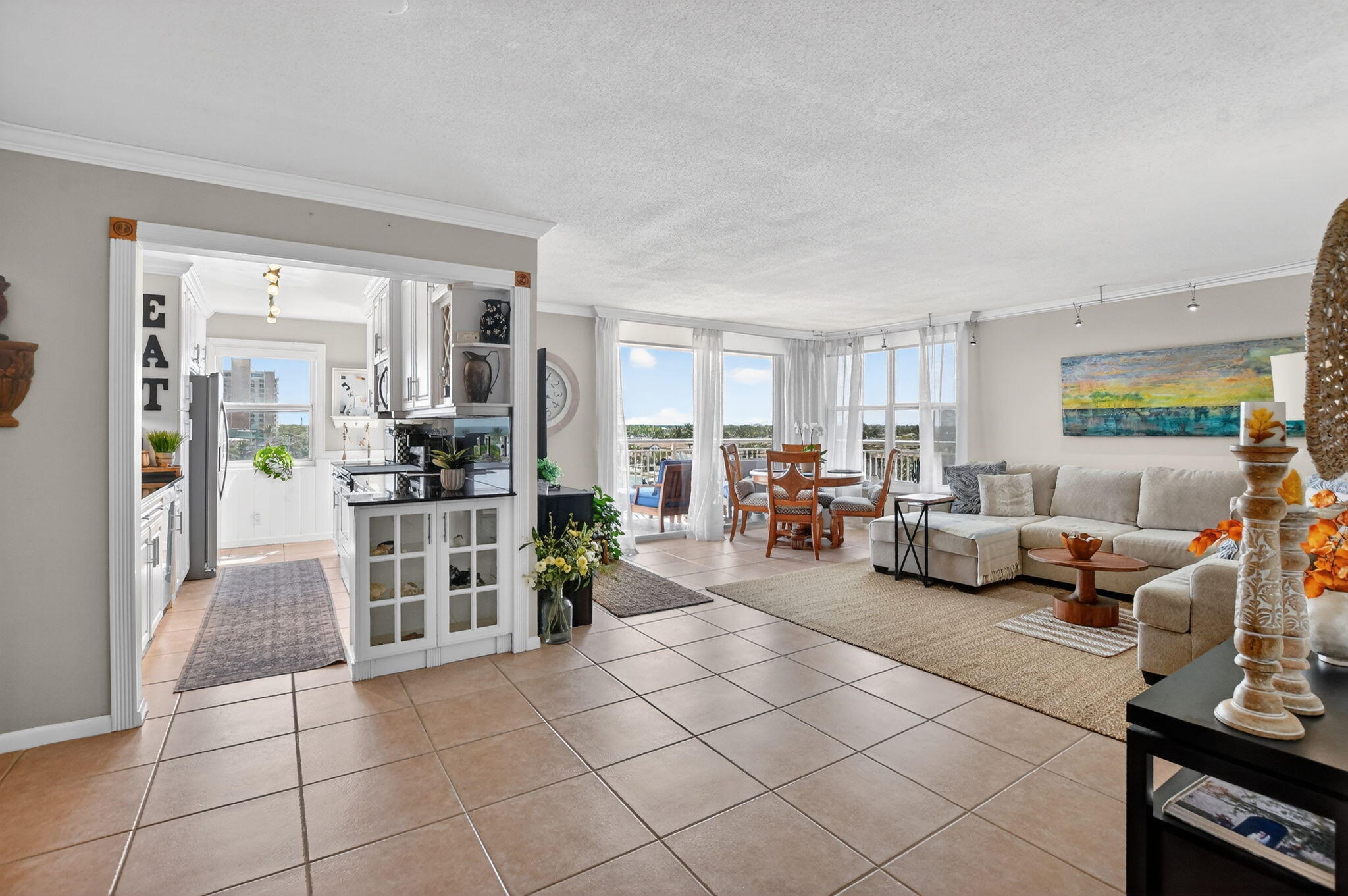 1050 Hillsboro Mile # 602w — Photo 3