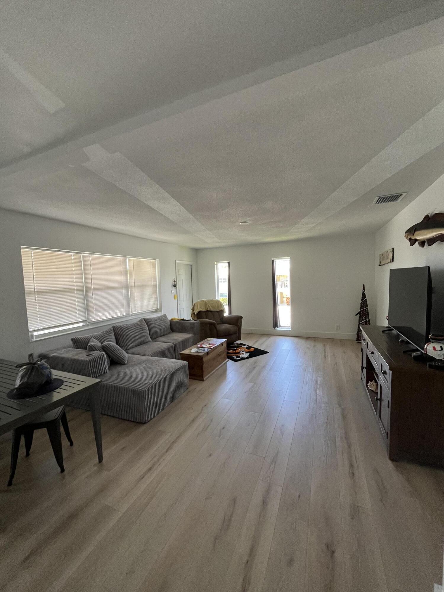 2737 NE 28TH Street # 9W — Photo 4