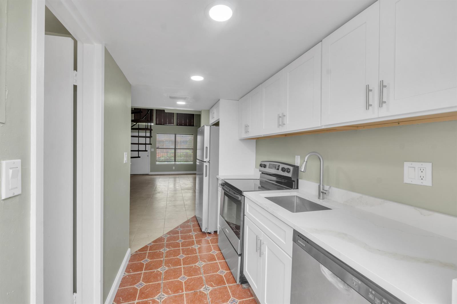 4171 NW 26th St T2-8