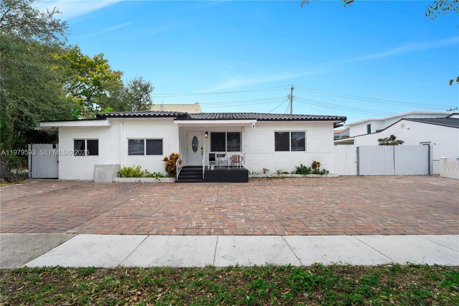 1761 SW 14th St — Photo 5