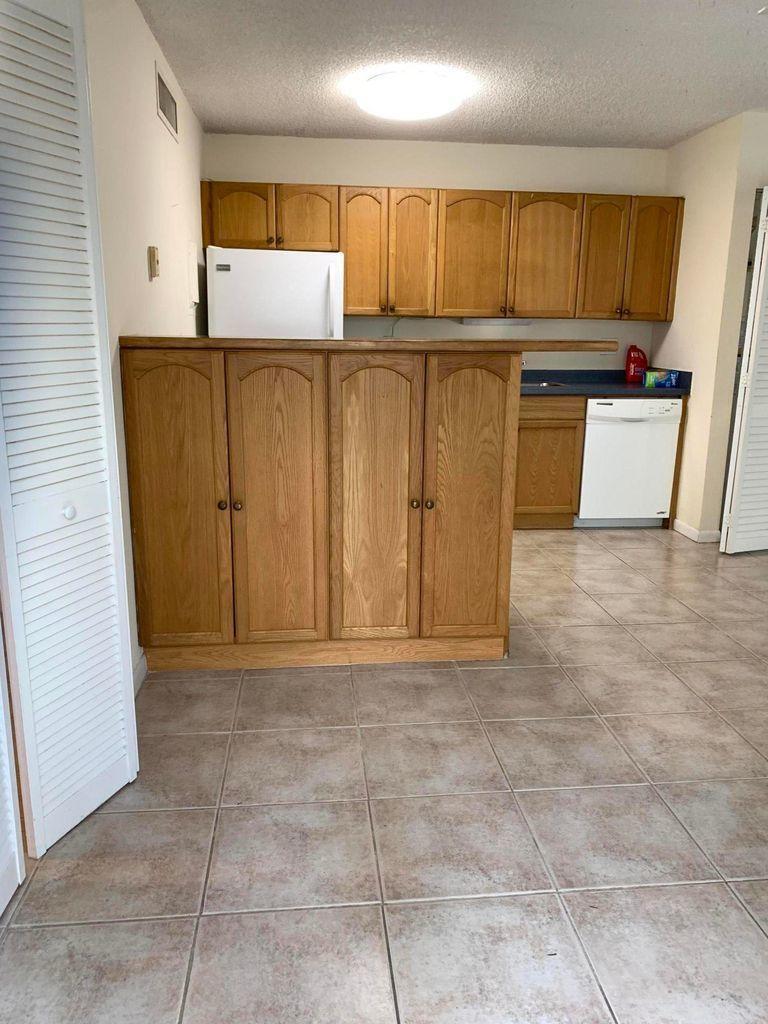 643 Executive Center Drive # 102, West Palm Beach FL 33401