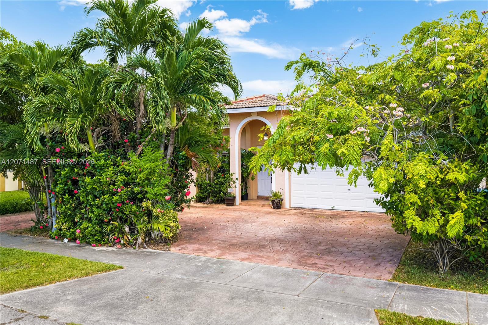 1220 SW 139th Ave — Photo 2