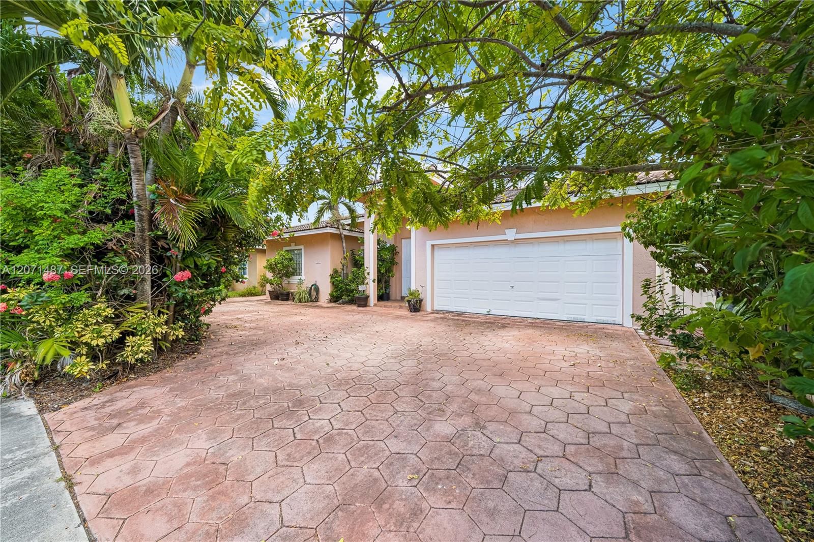 1220 SW 139th Ave — Photo 3