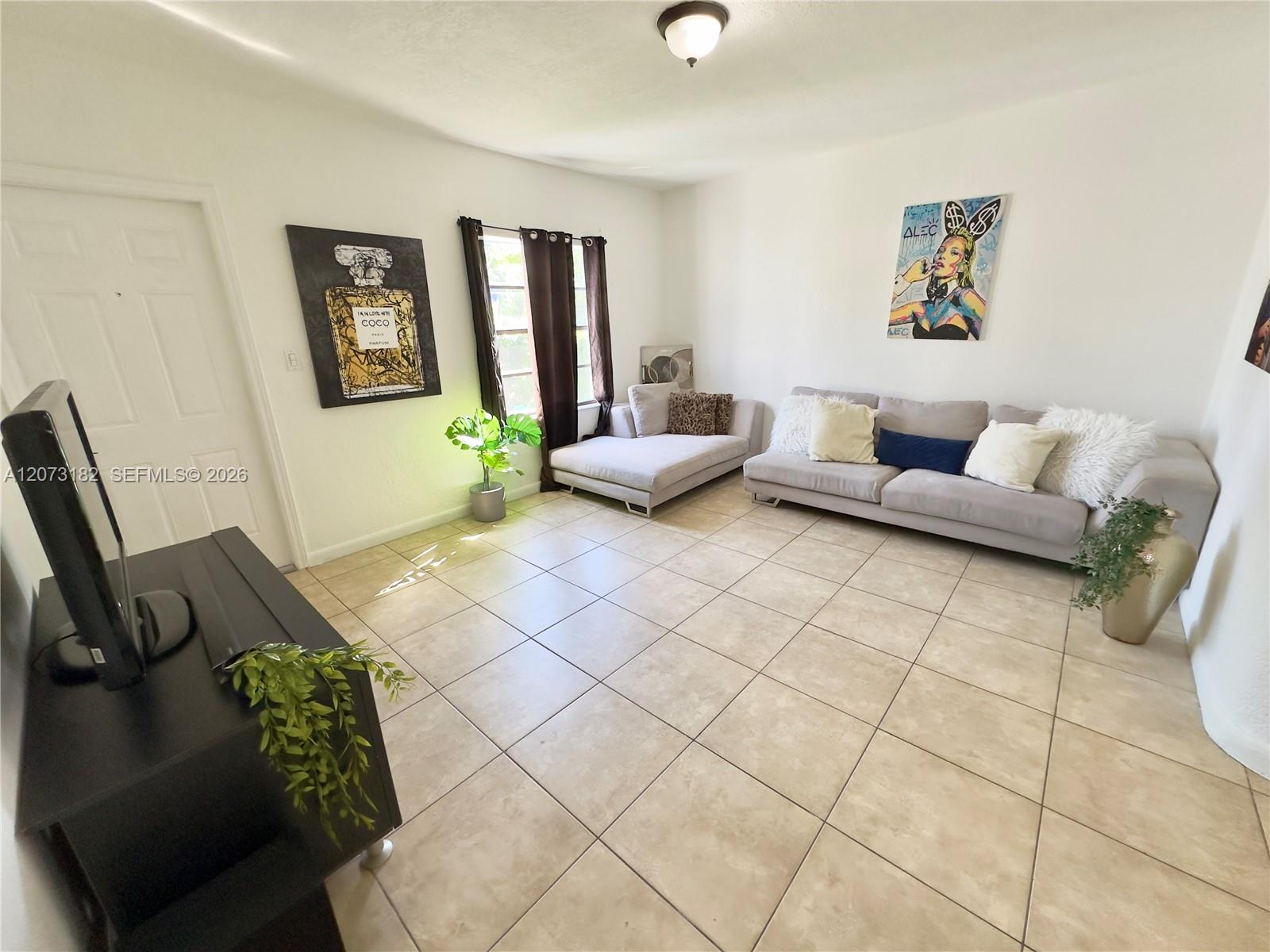 301 NW 37th St, Miami FL 33127