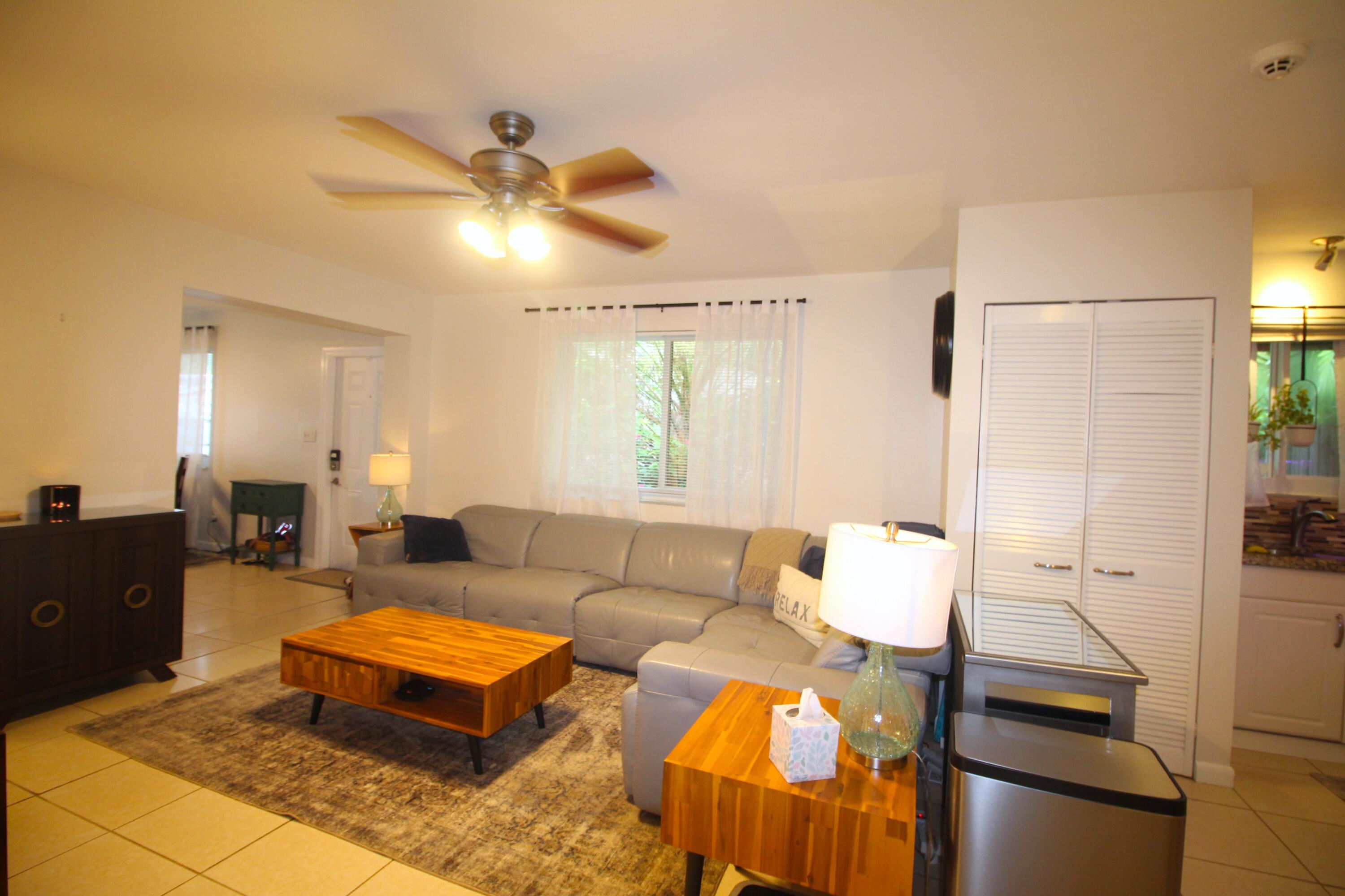 724 NE 23RD Drive — Photo 3