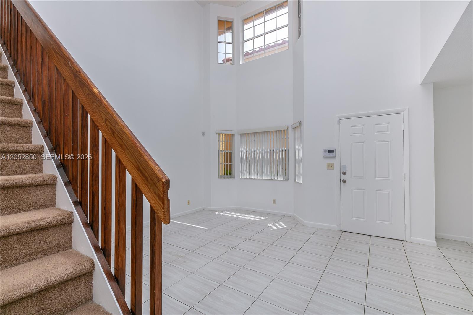 2592 W Saratoga Dr — Photo 2