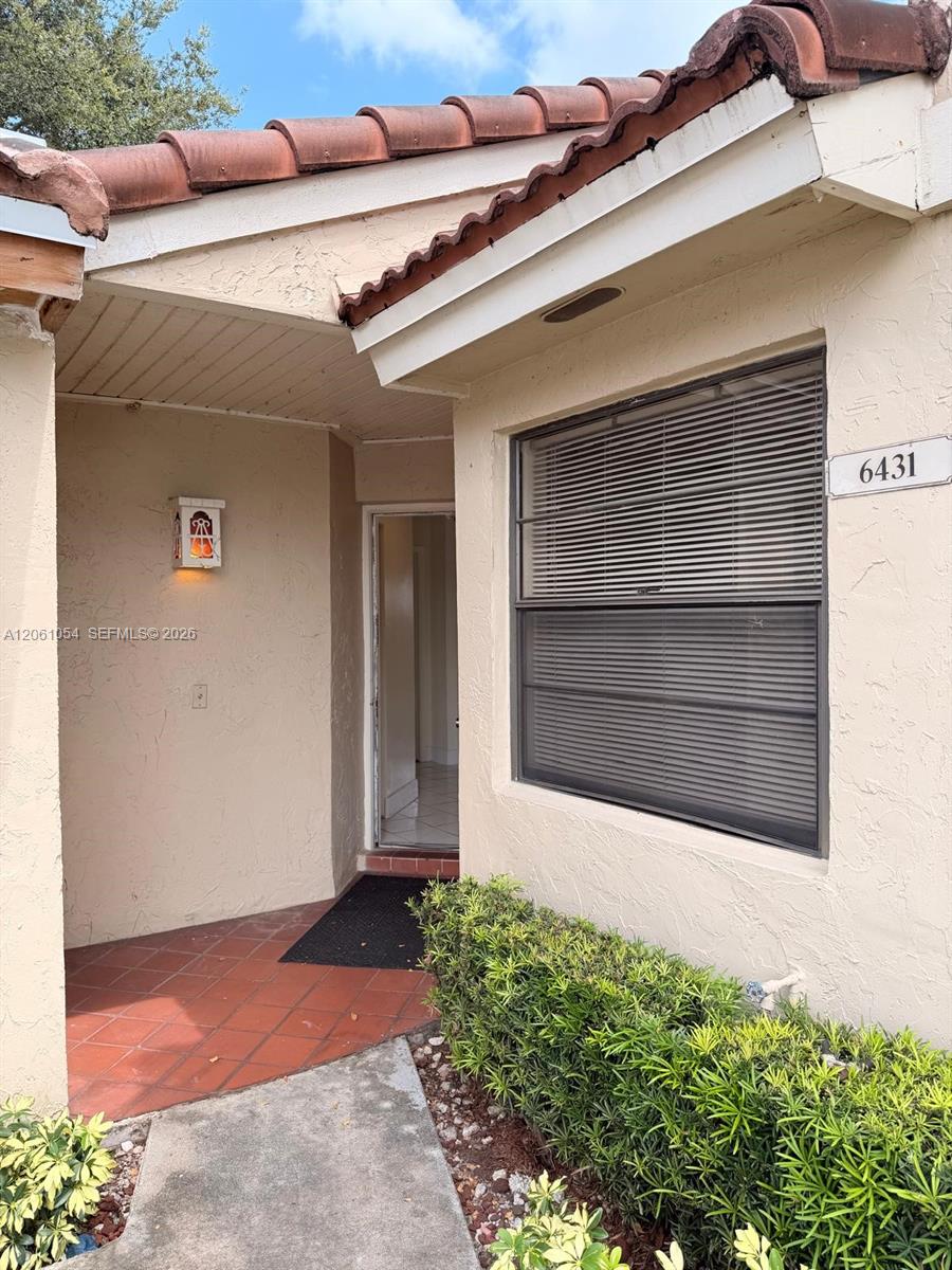 6431 NW 171st St, Hialeah FL 33015