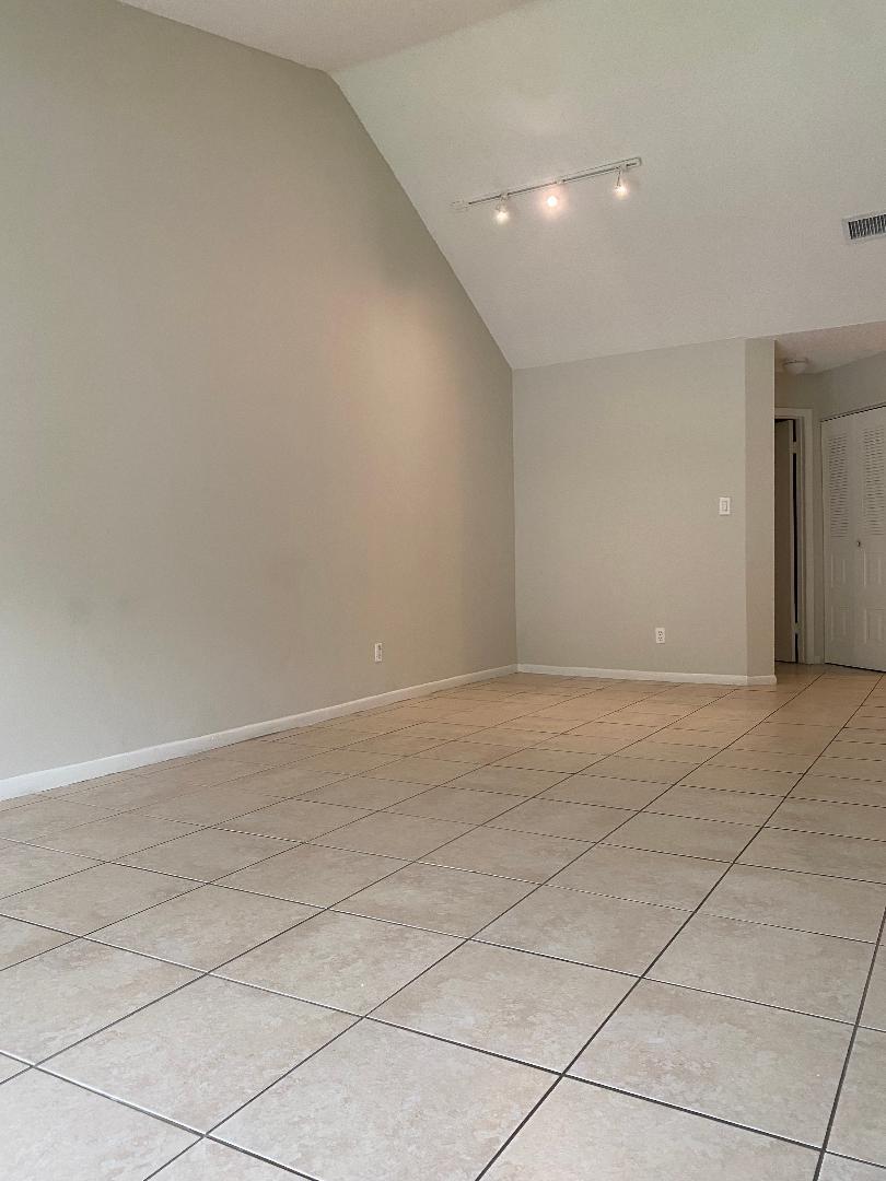 1095 CORAL CLUB Drive # 1095 — Photo 3