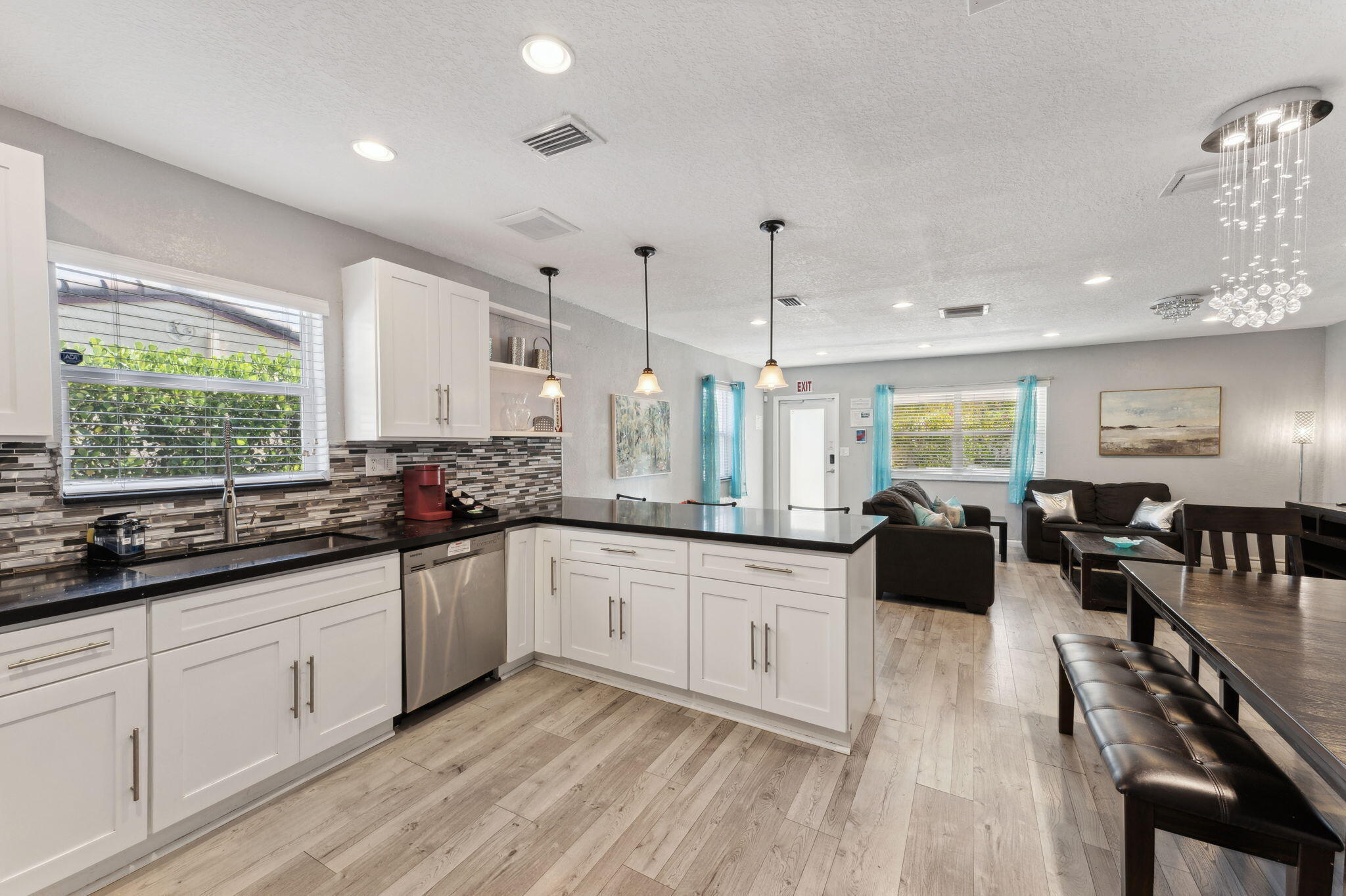 1631 N Andrews Square — Photo 5