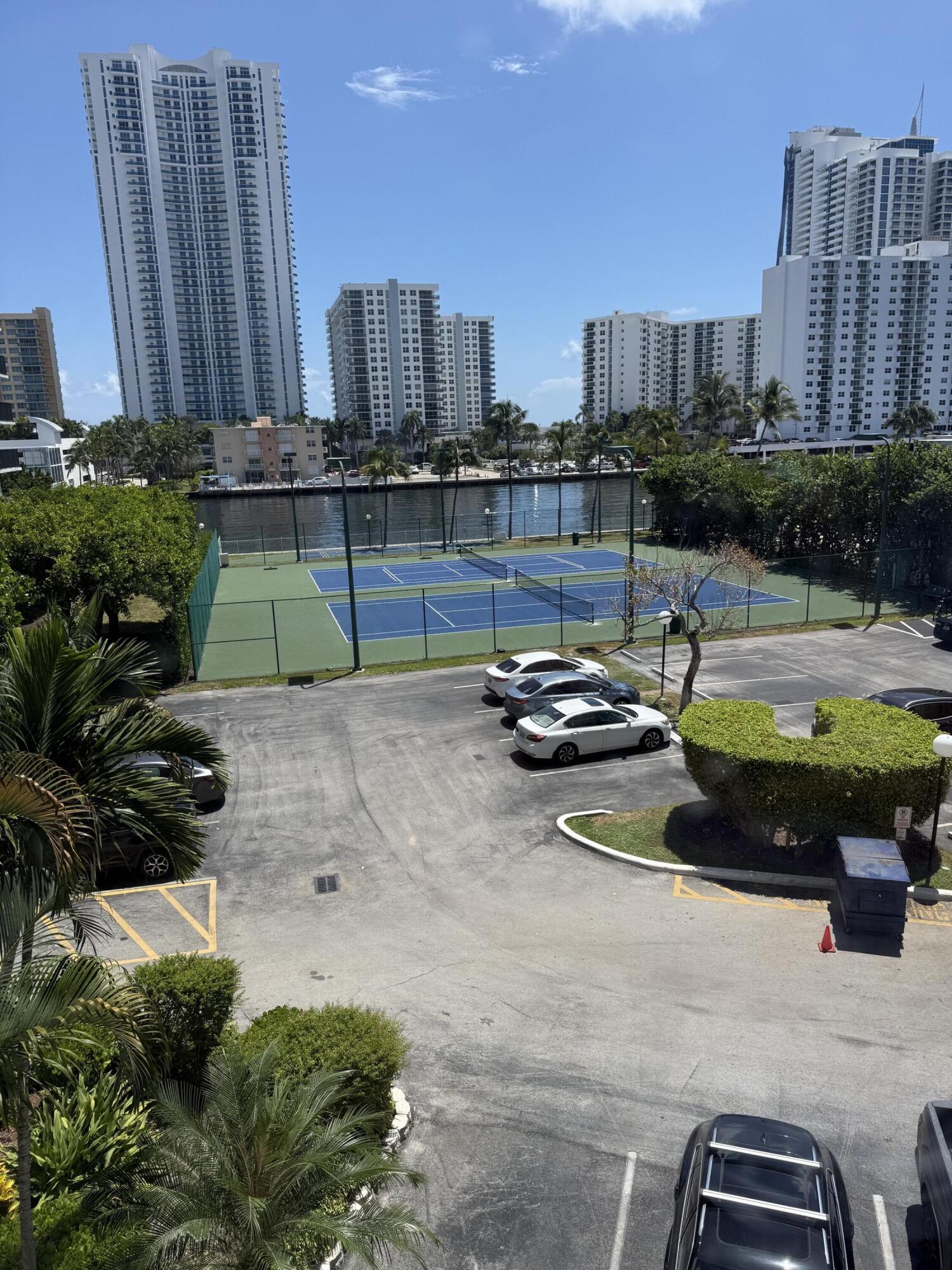 1000 PARKVIEW Drive # 424, Hallandale Beach FL 33009