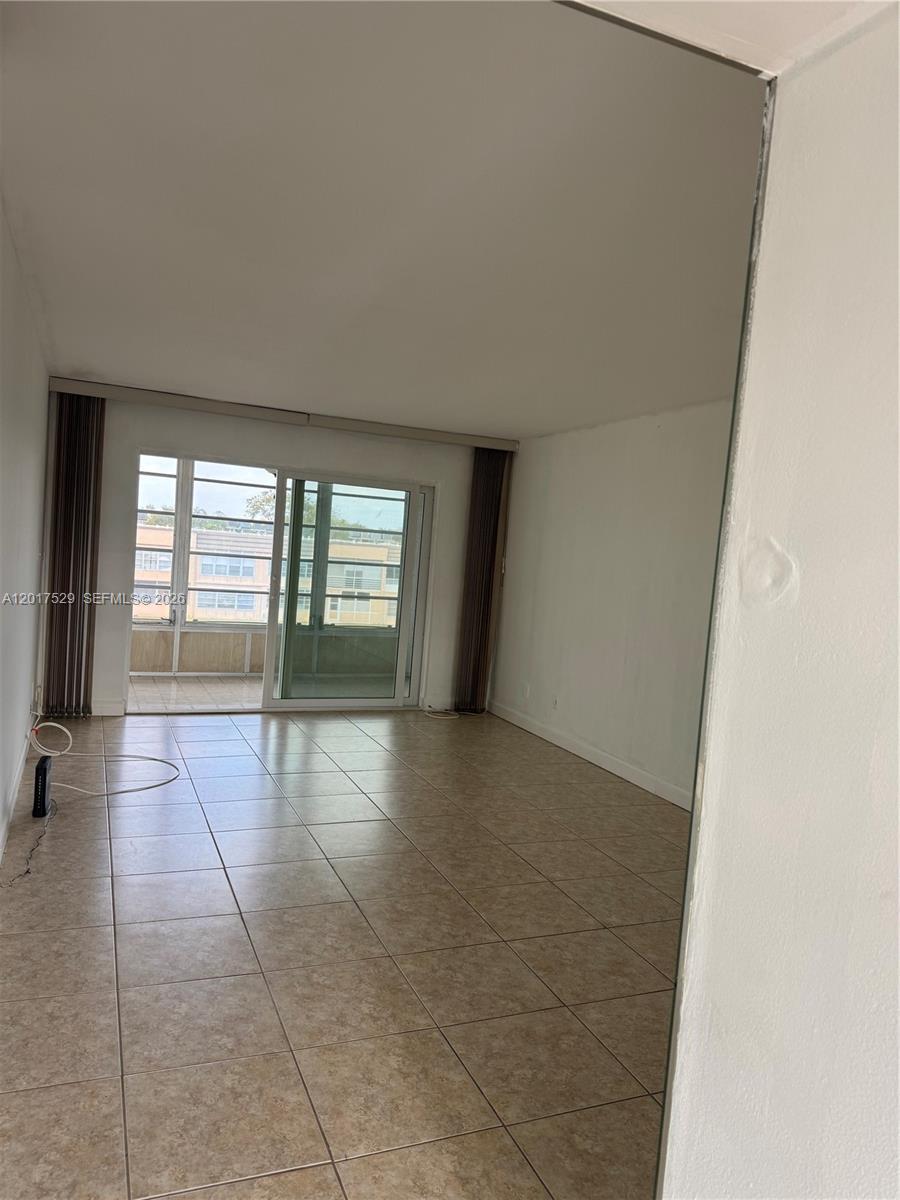 9041 Sunrise Lakes Blvd # 303 — Photo 5
