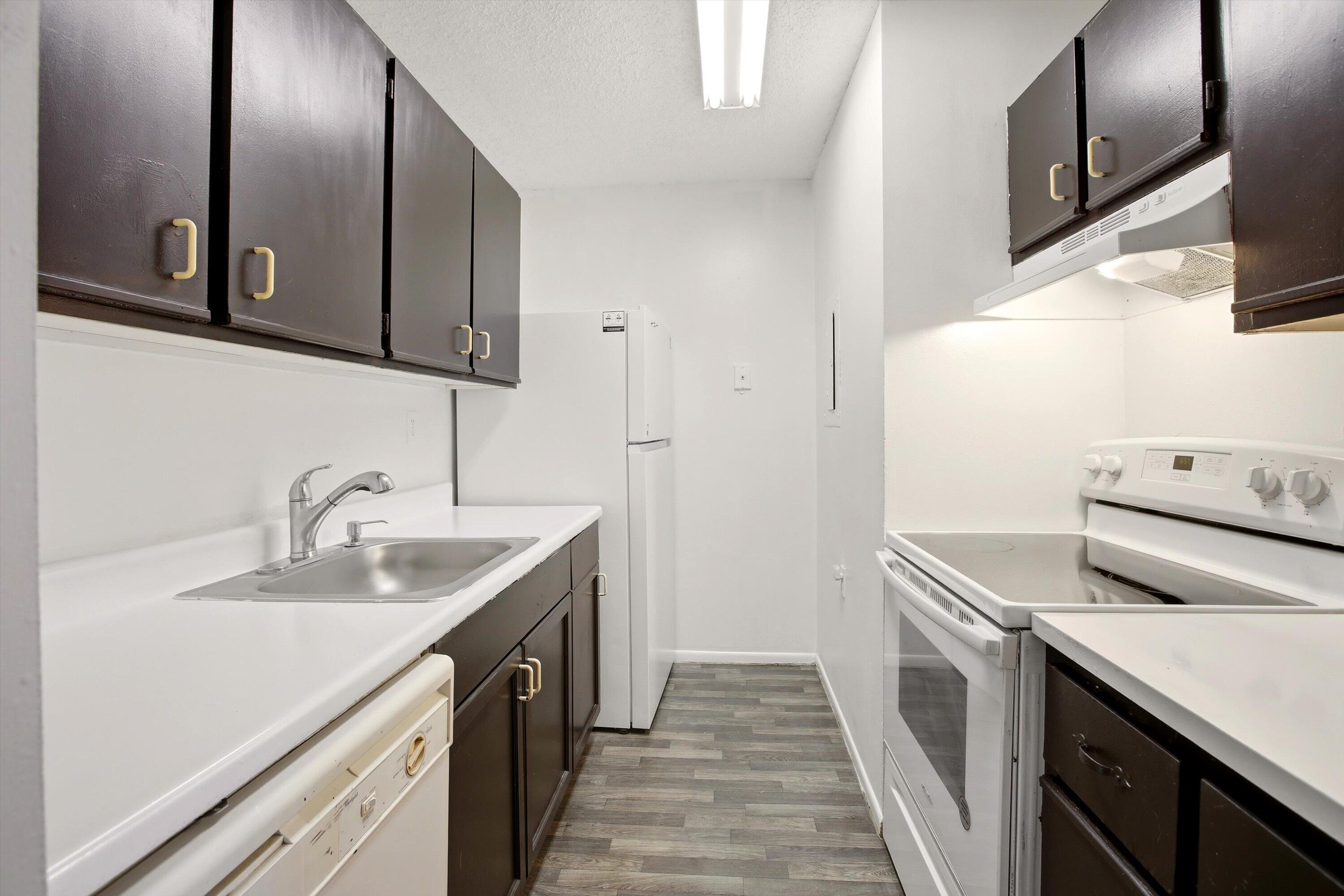 1153 Lake Victoria Drive # H — Photo 2