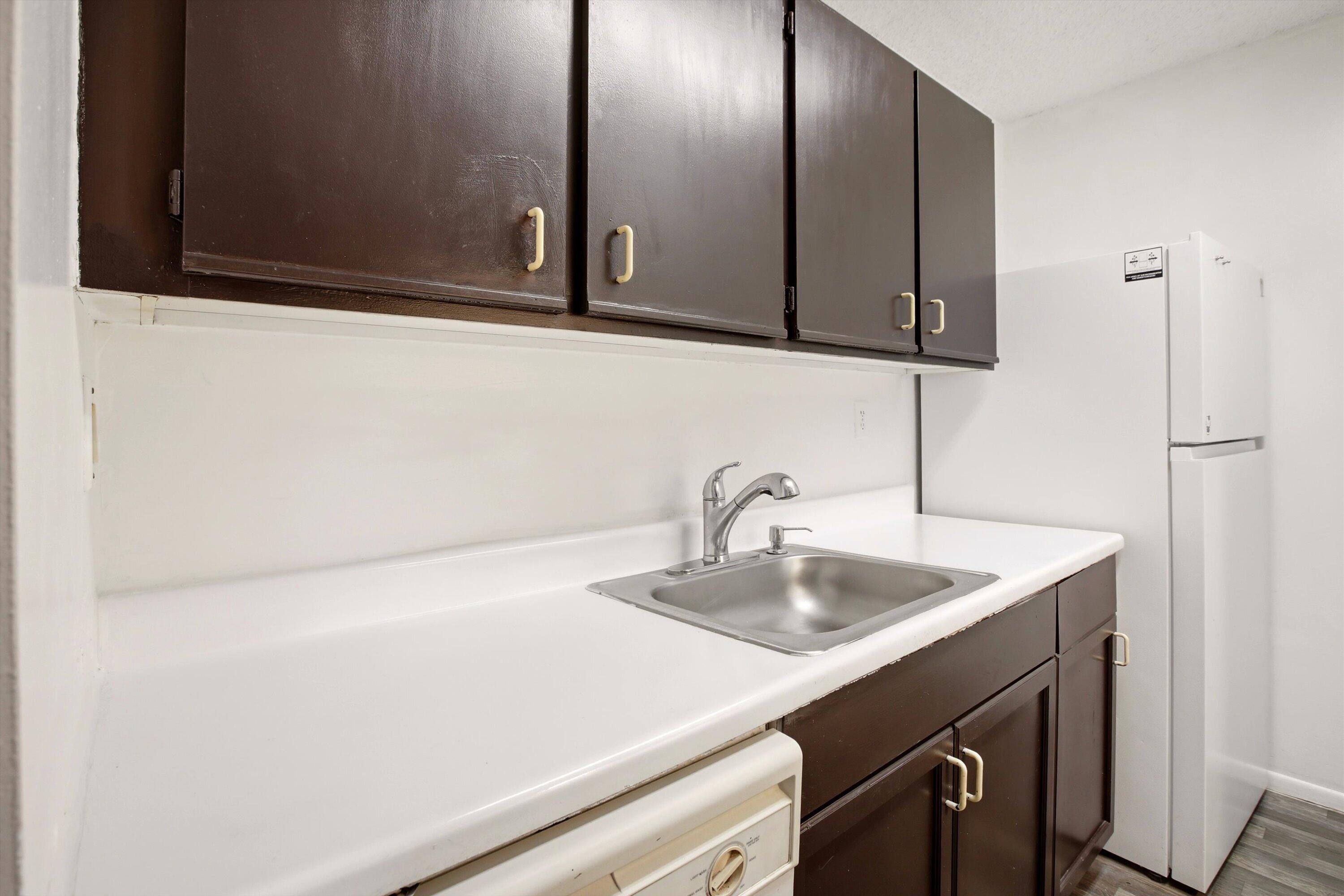 1153 Lake Victoria Drive # H — Photo 3