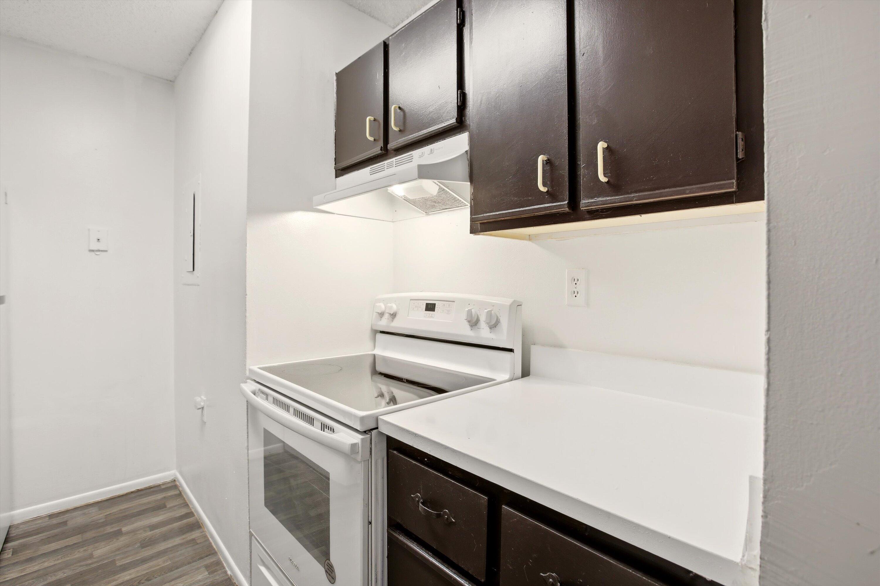 1153 Lake Victoria Drive # H — Photo 4