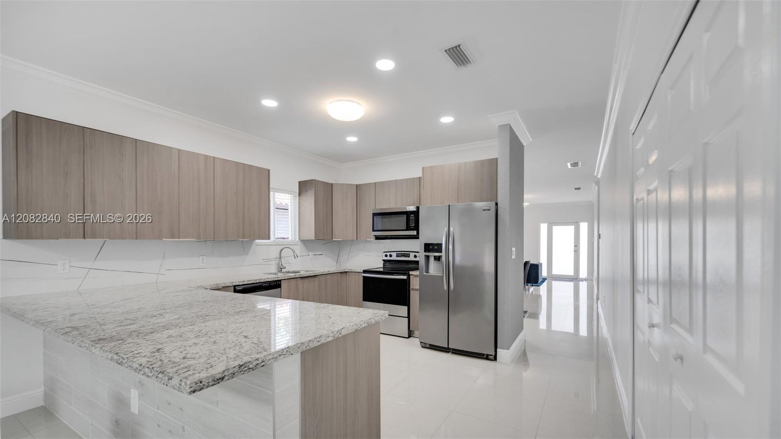 110 SW 50th Ave # 1 — Photo 3