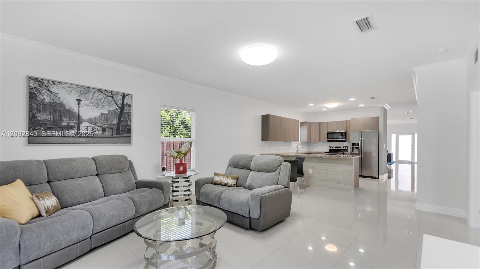 110 SW 50th Ave # 1 — Photo 4