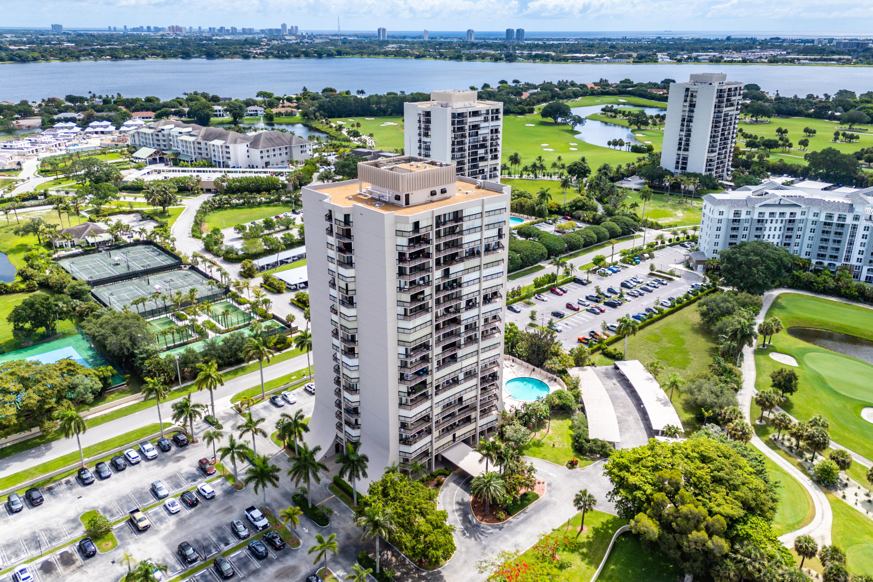 2425 Presidential Way, West Palm Beach FL 33401