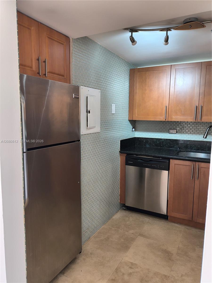 1740 NW N River Dr # 120 — Photo 2