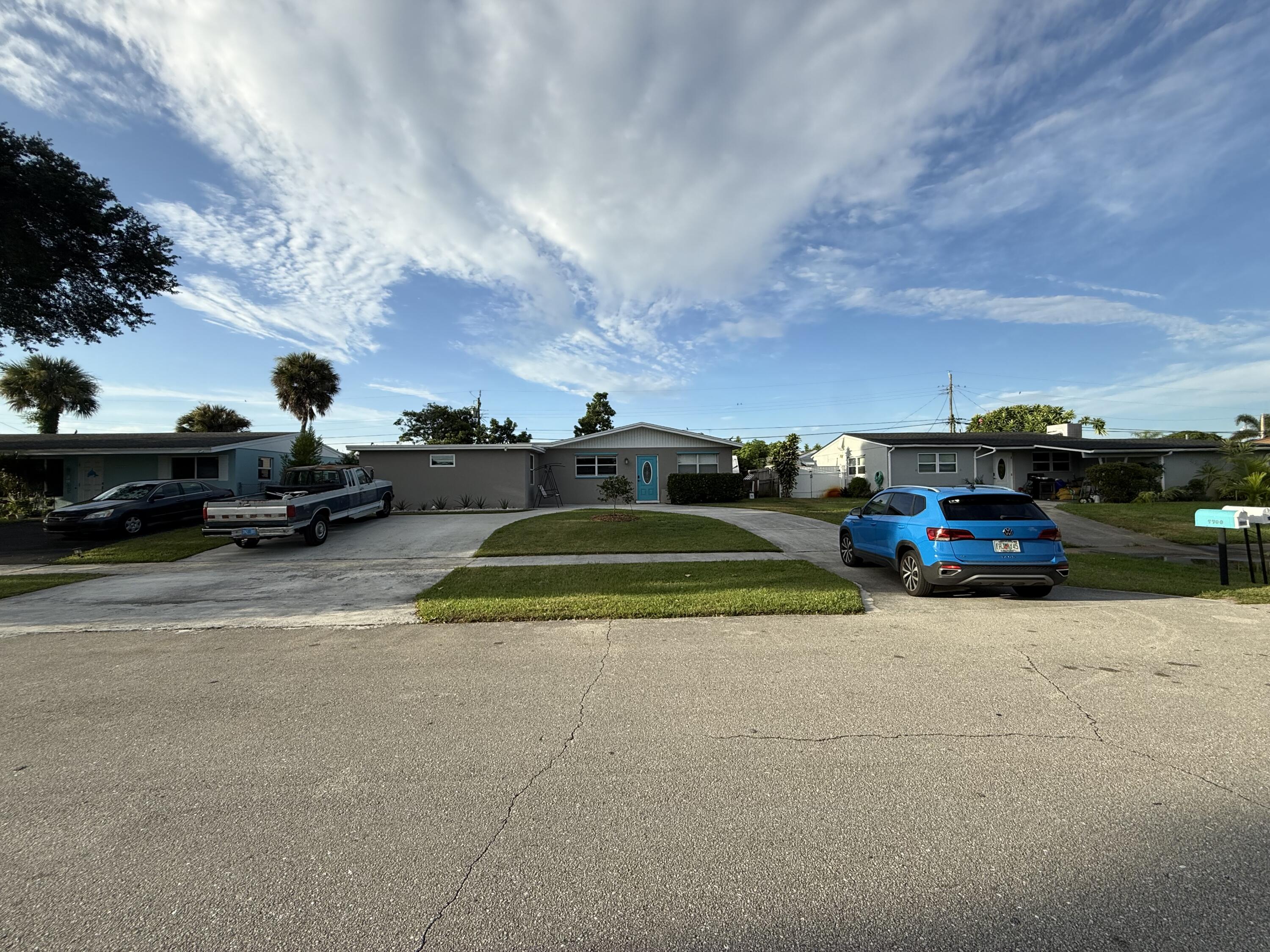 4400 APPLECREST Drive — Photo 2